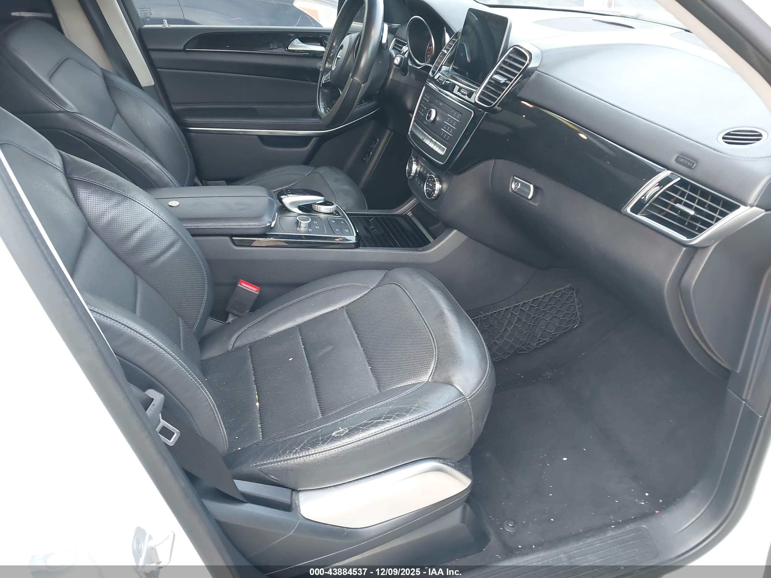 MERCEDES-BENZ GLS image 5