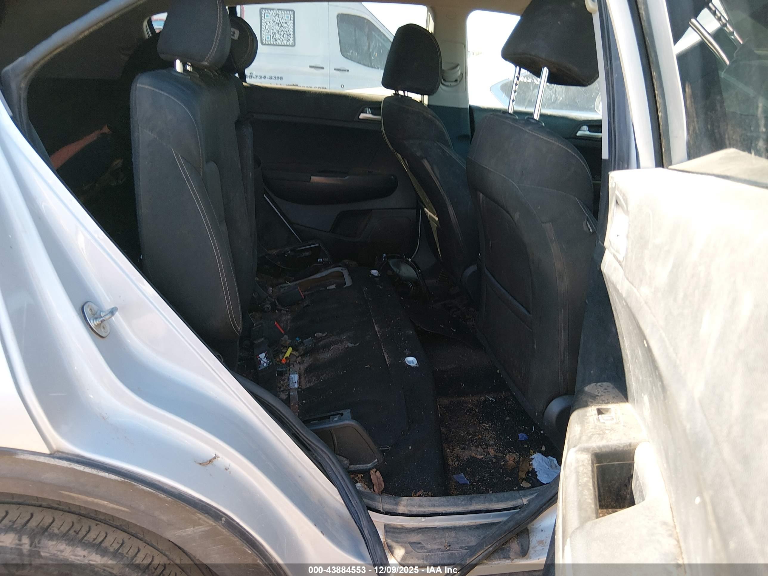 KIA SPORTAGE image 8