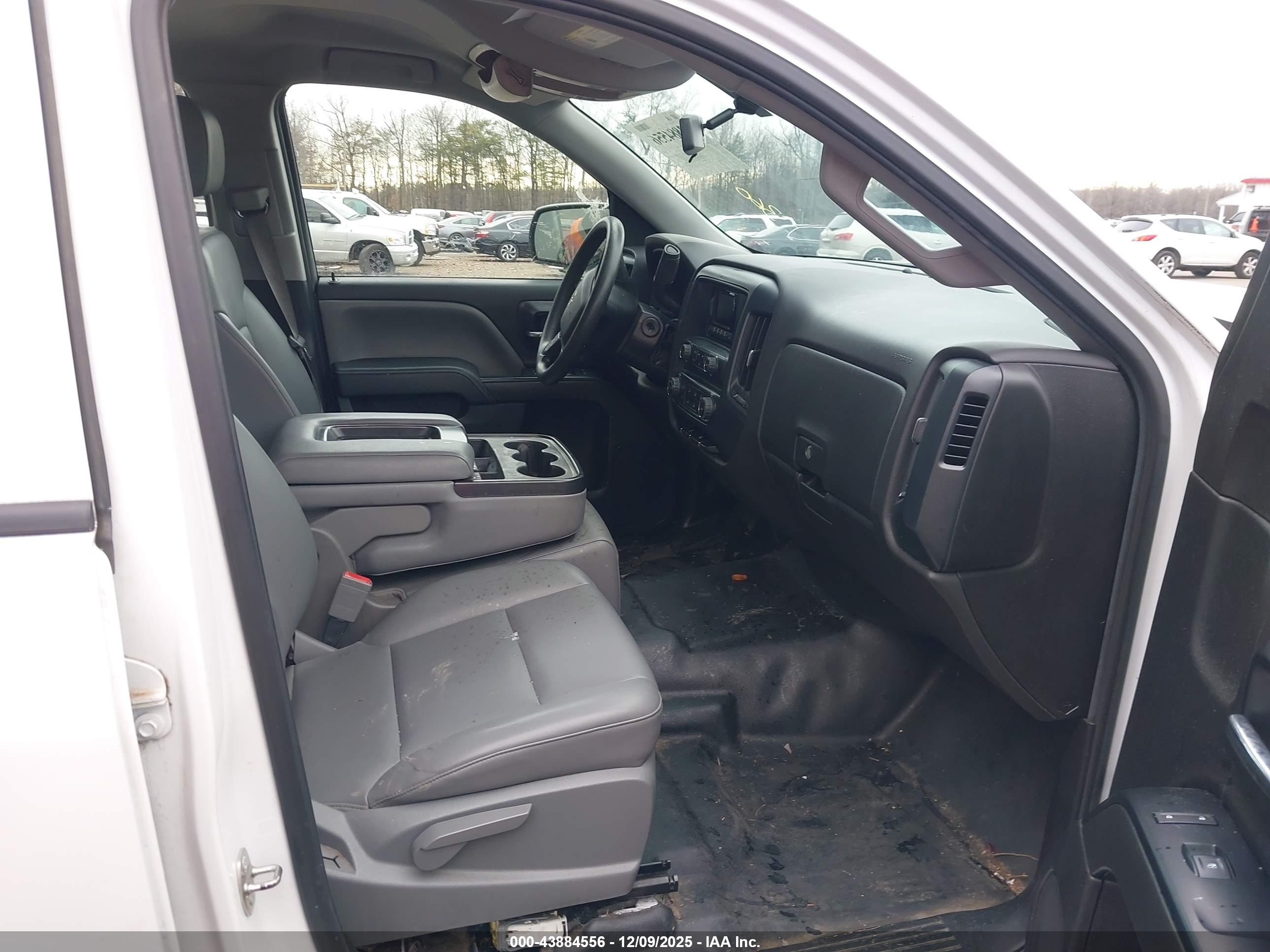 CHEVROLET SILVERADO image 5
