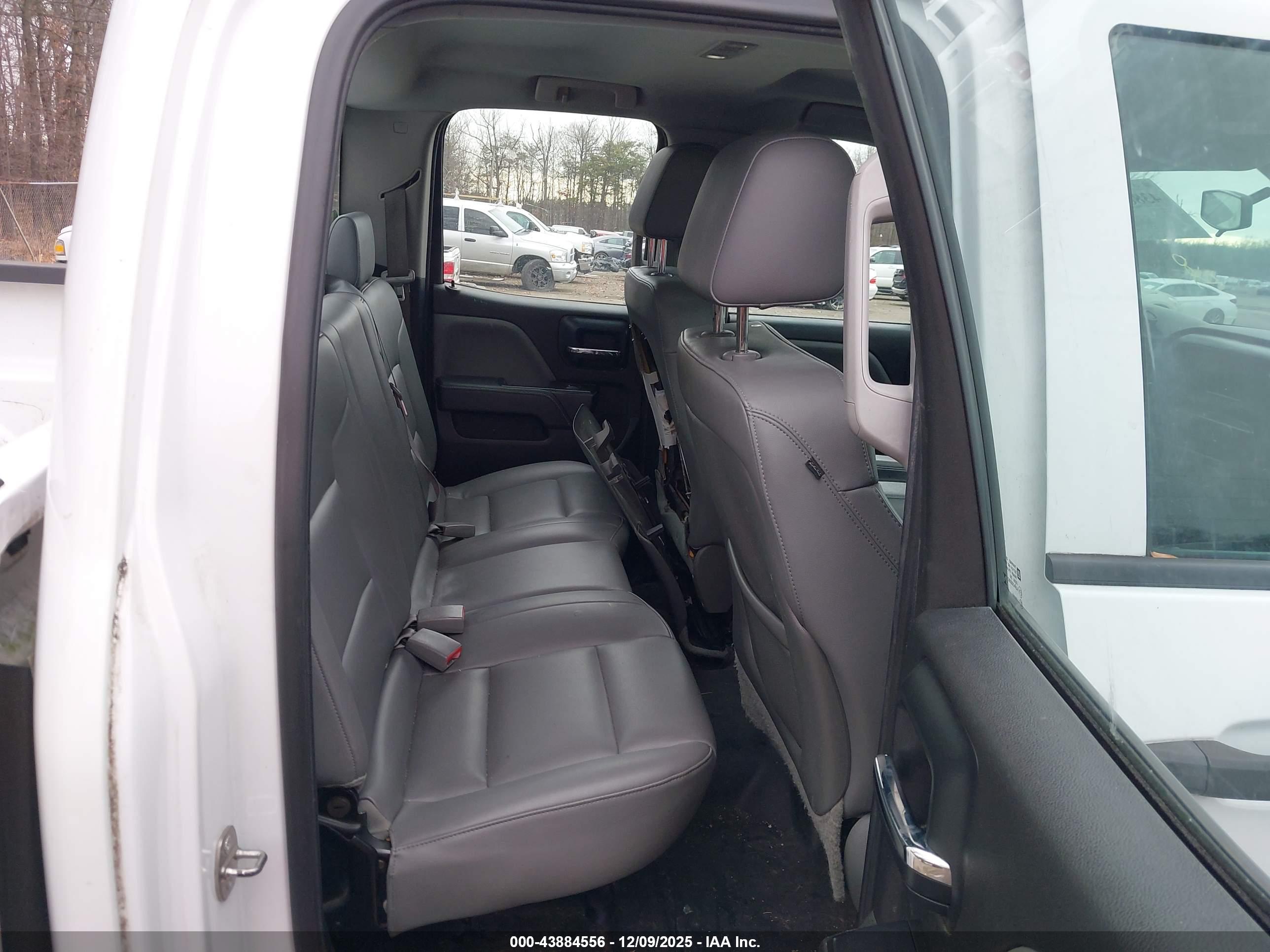 CHEVROLET SILVERADO image 8