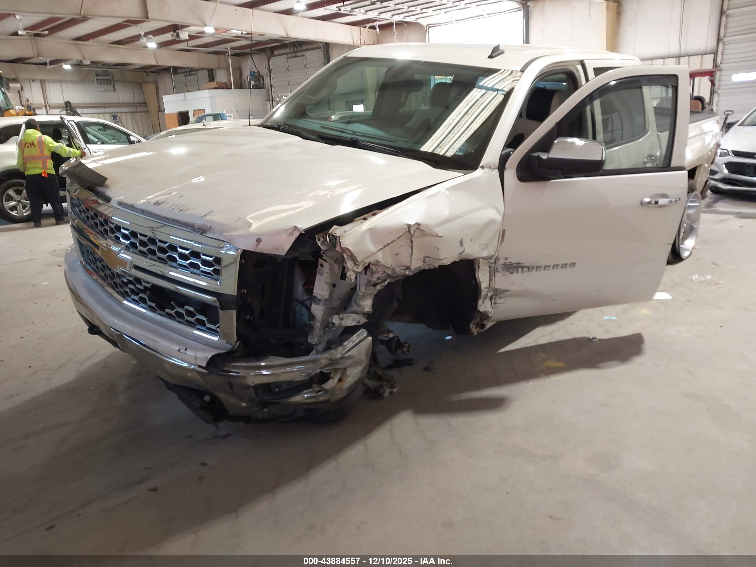 CHEVROLET SILVERADO image 2