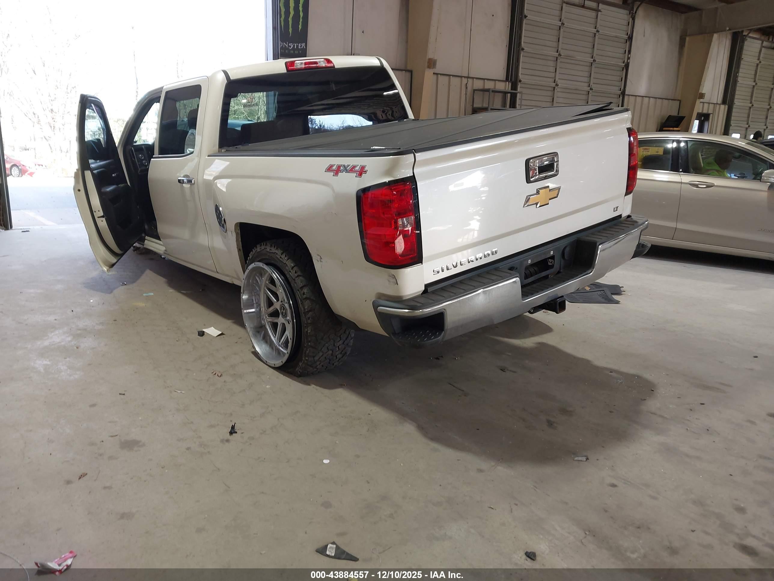 CHEVROLET SILVERADO image 3