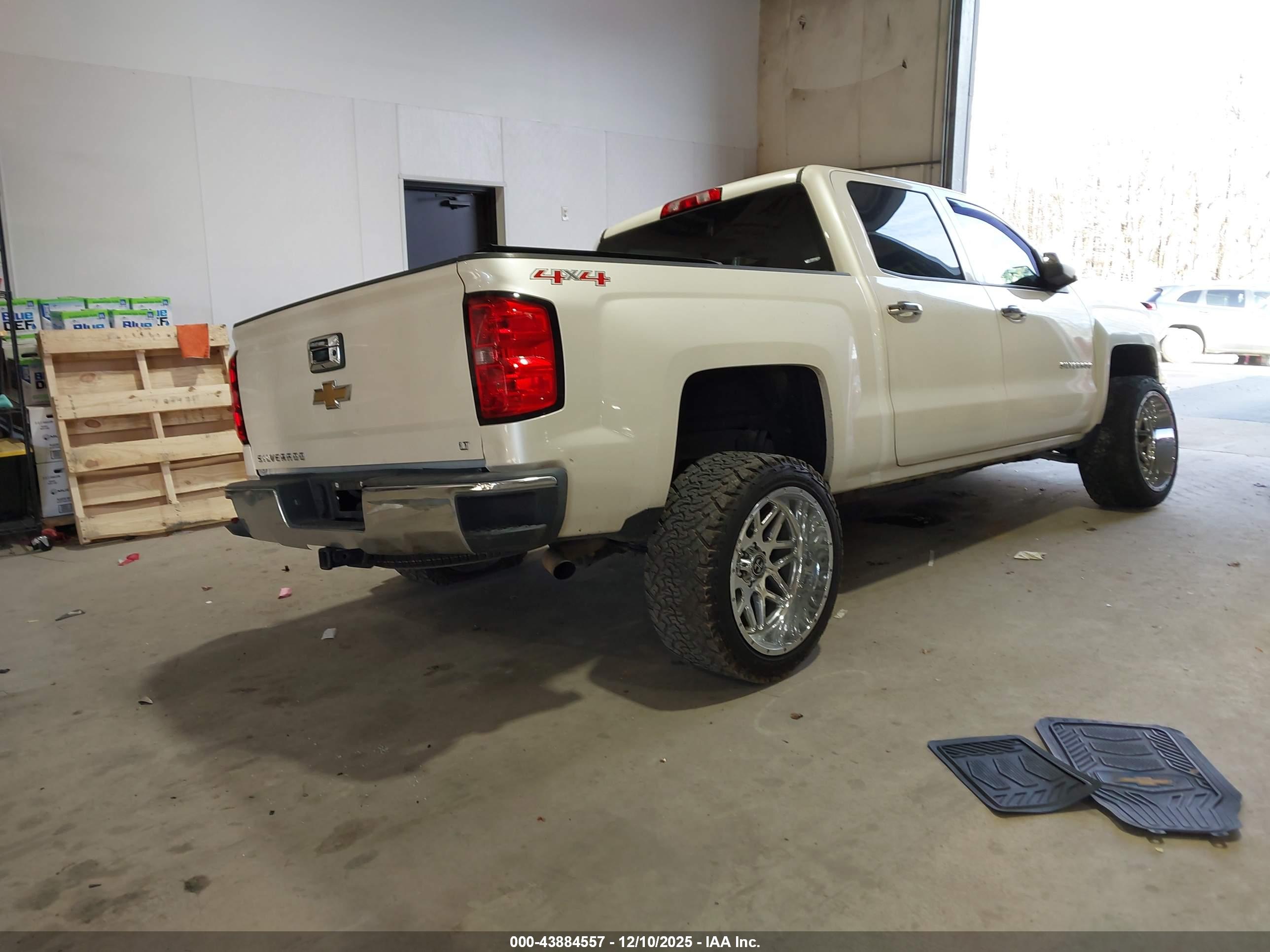 CHEVROLET SILVERADO image 4