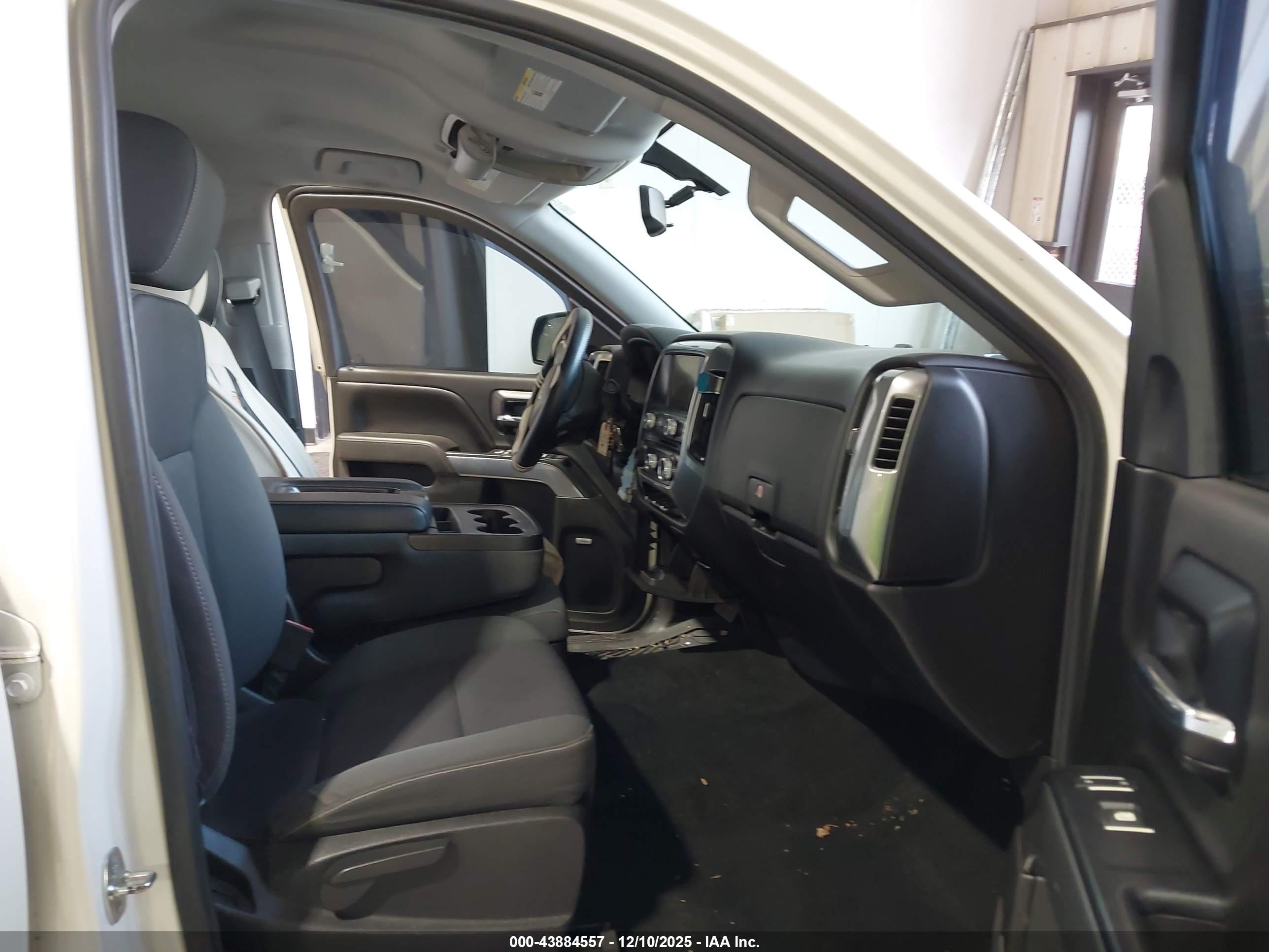 CHEVROLET SILVERADO image 5
