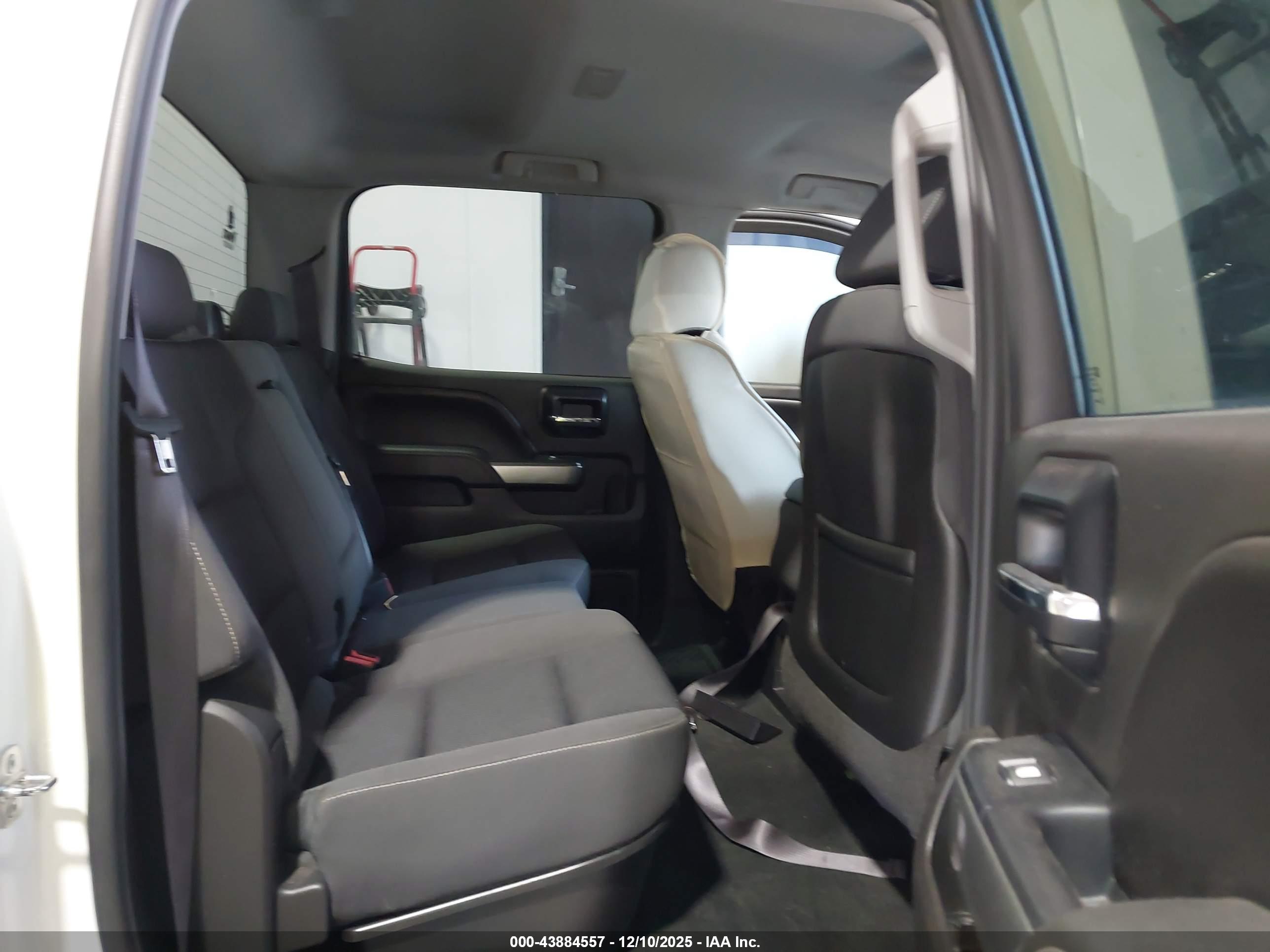 CHEVROLET SILVERADO image 8