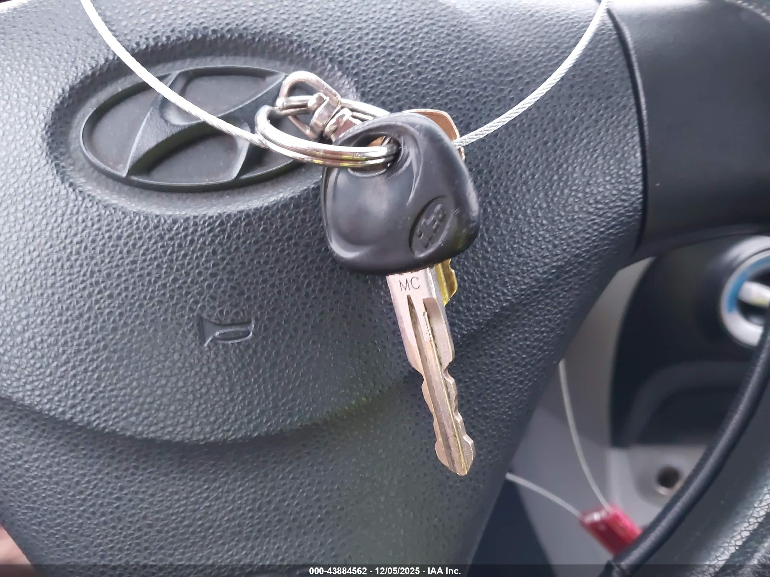 HYUNDAI ACCENT image 11