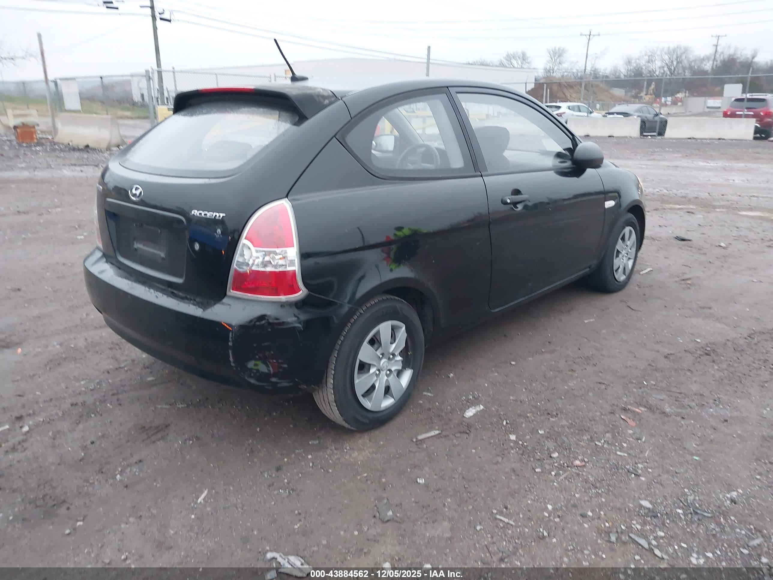HYUNDAI ACCENT image 4