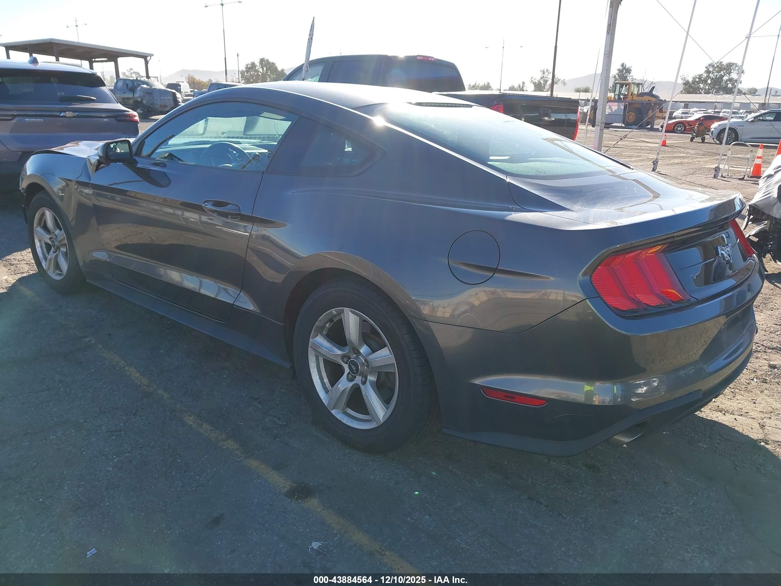FORD MUSTANG image 3