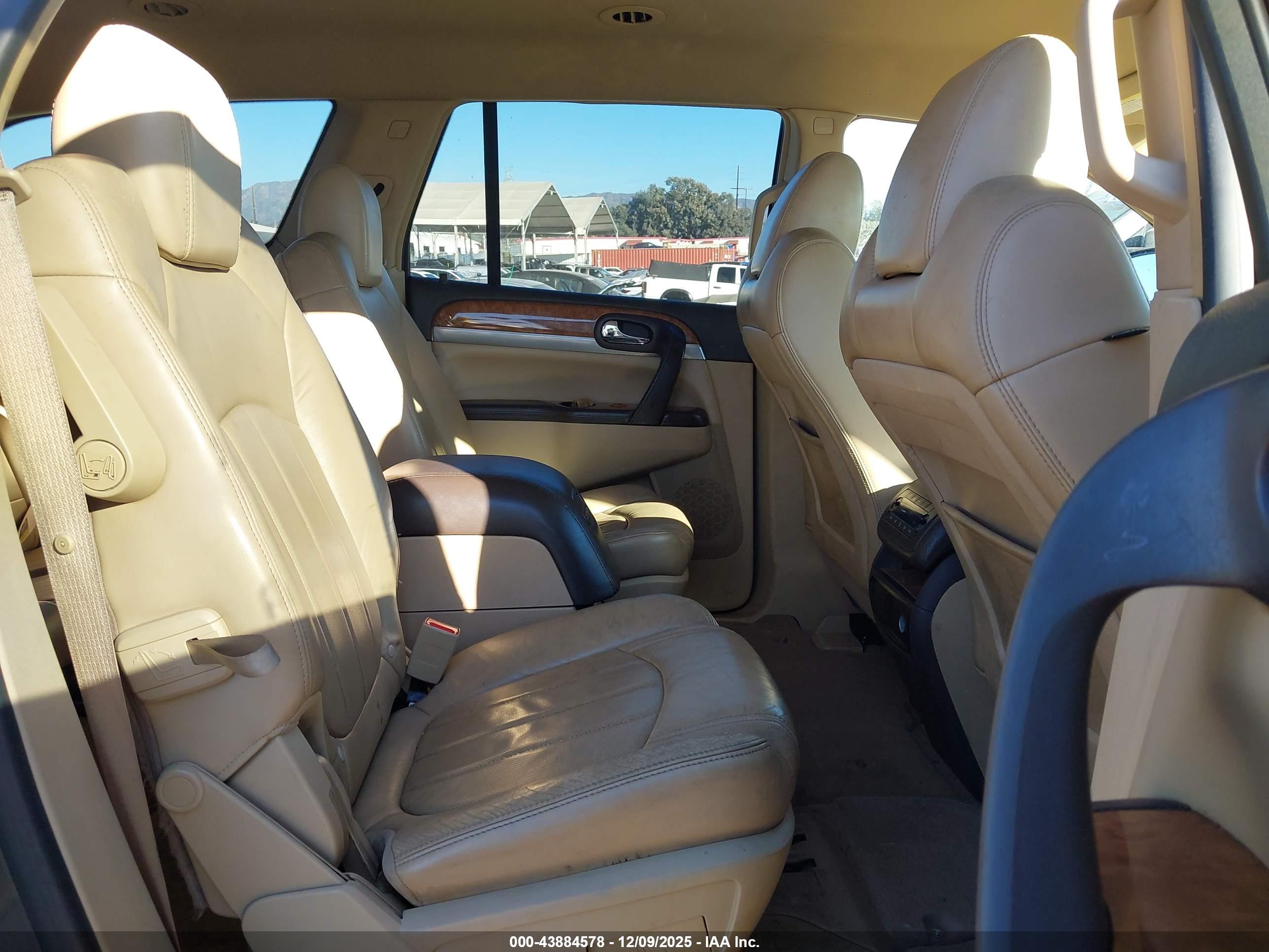 BUICK ENCLAVE image 8