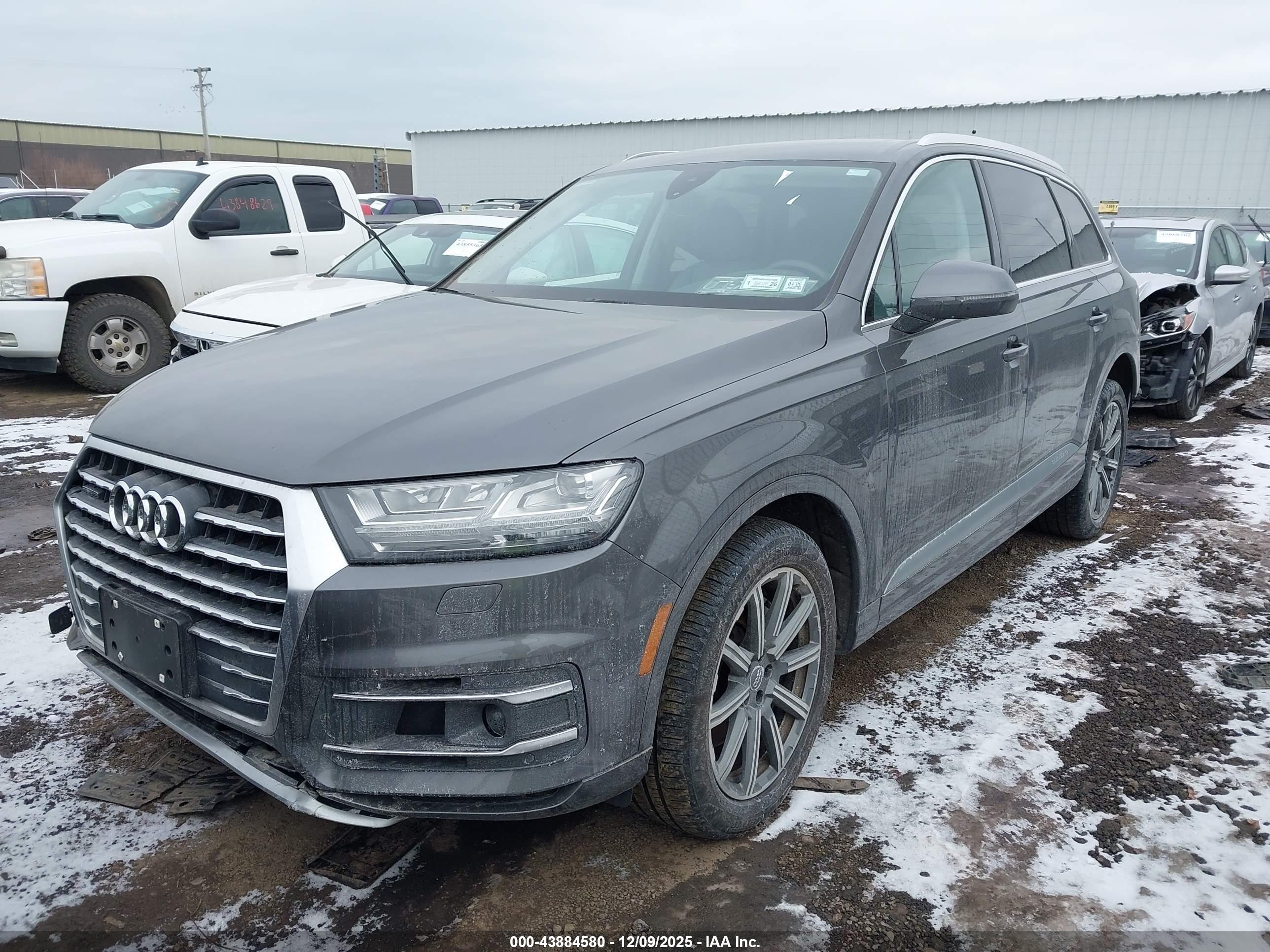 AUDI Q7 image 2