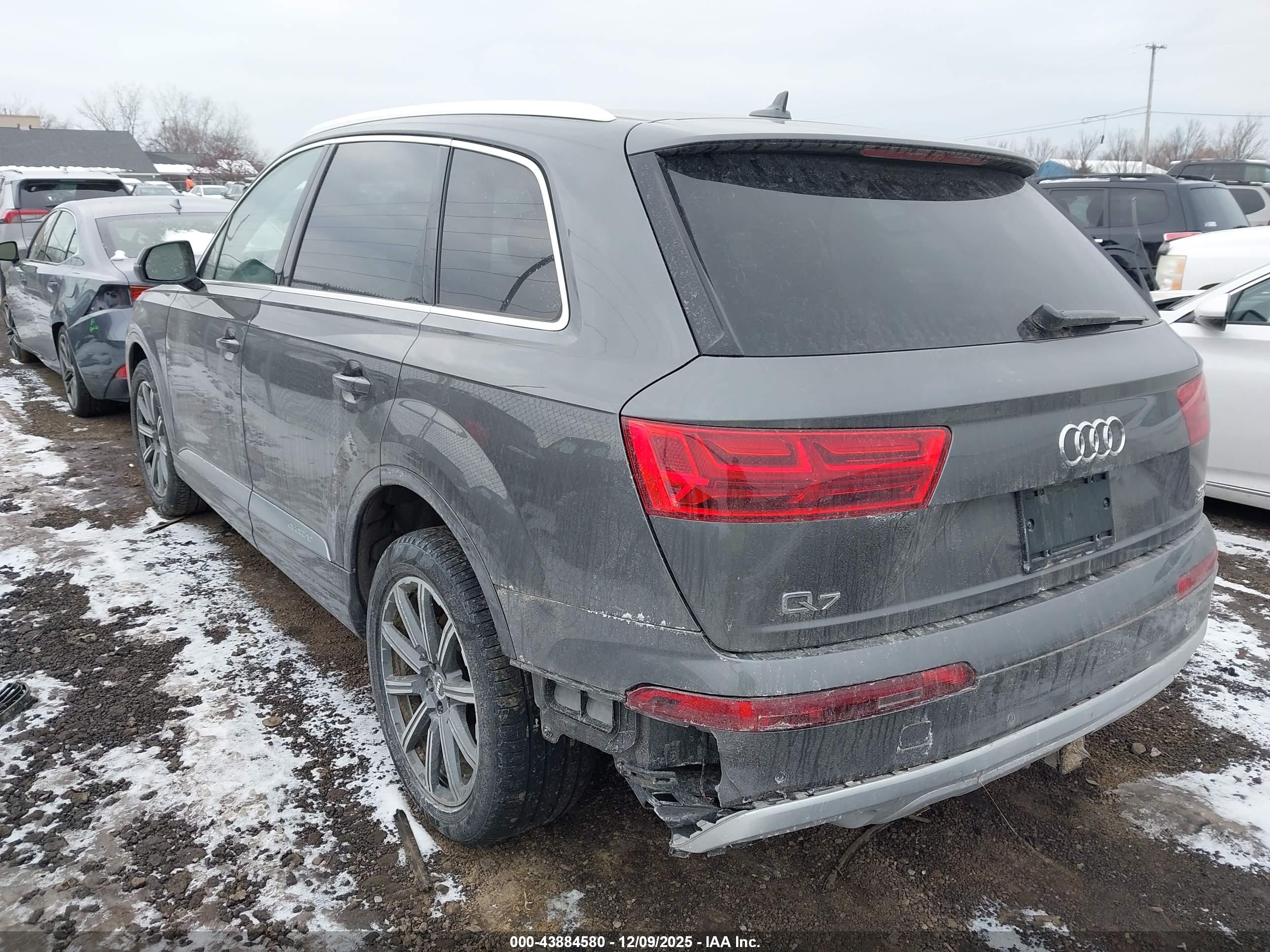 AUDI Q7 image 3