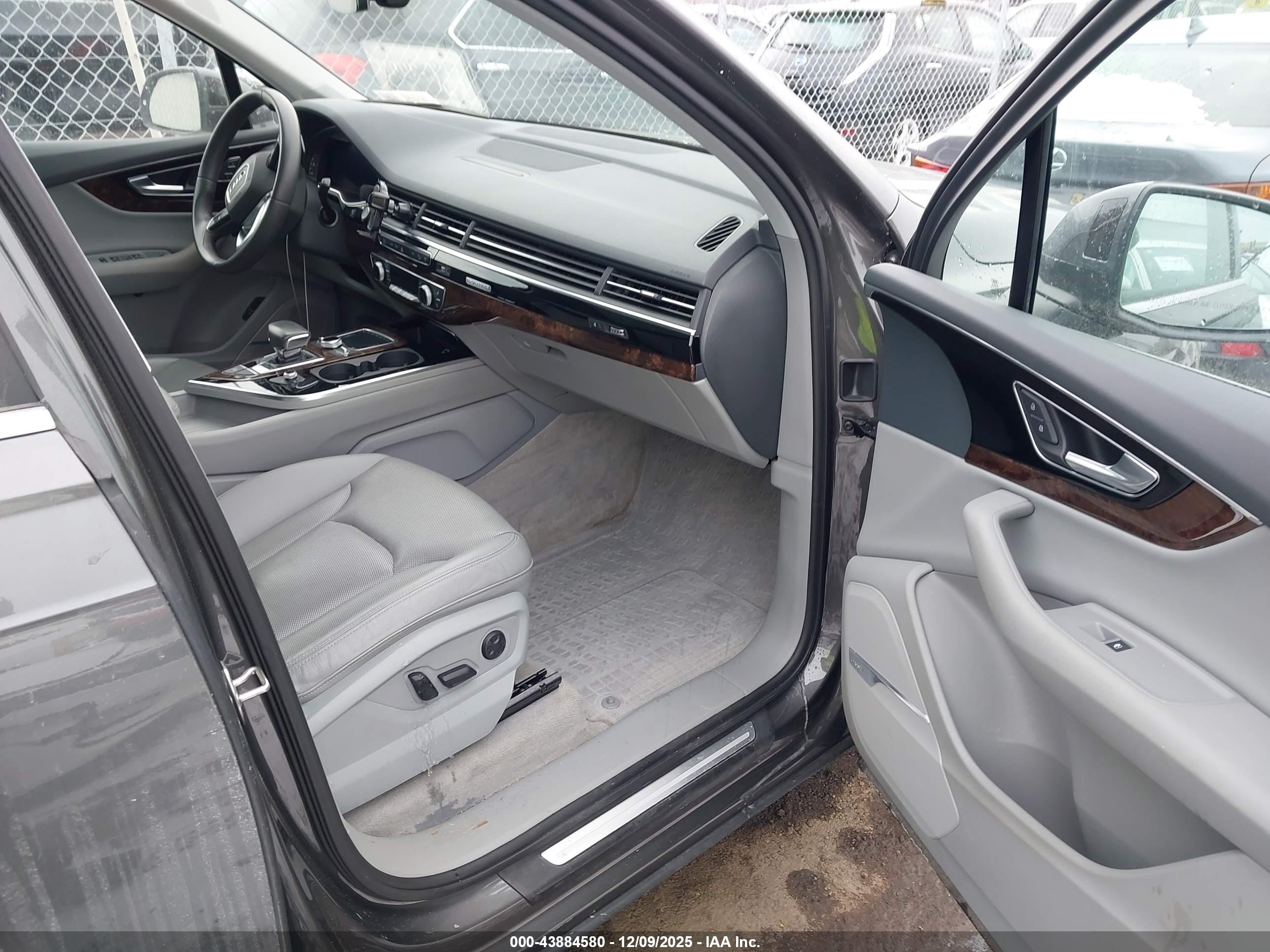 AUDI Q7 image 5