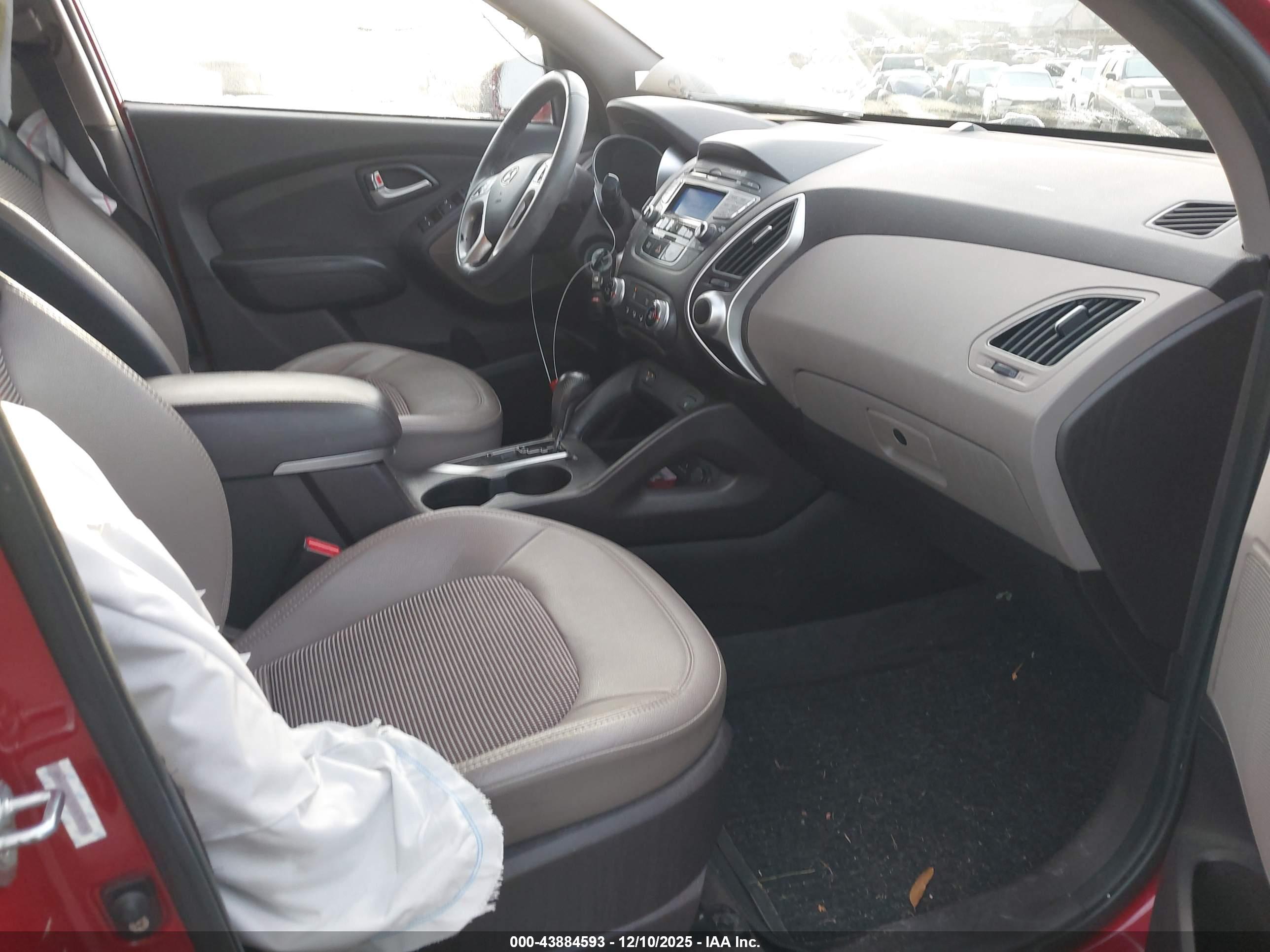 HYUNDAI TUCSON image 5