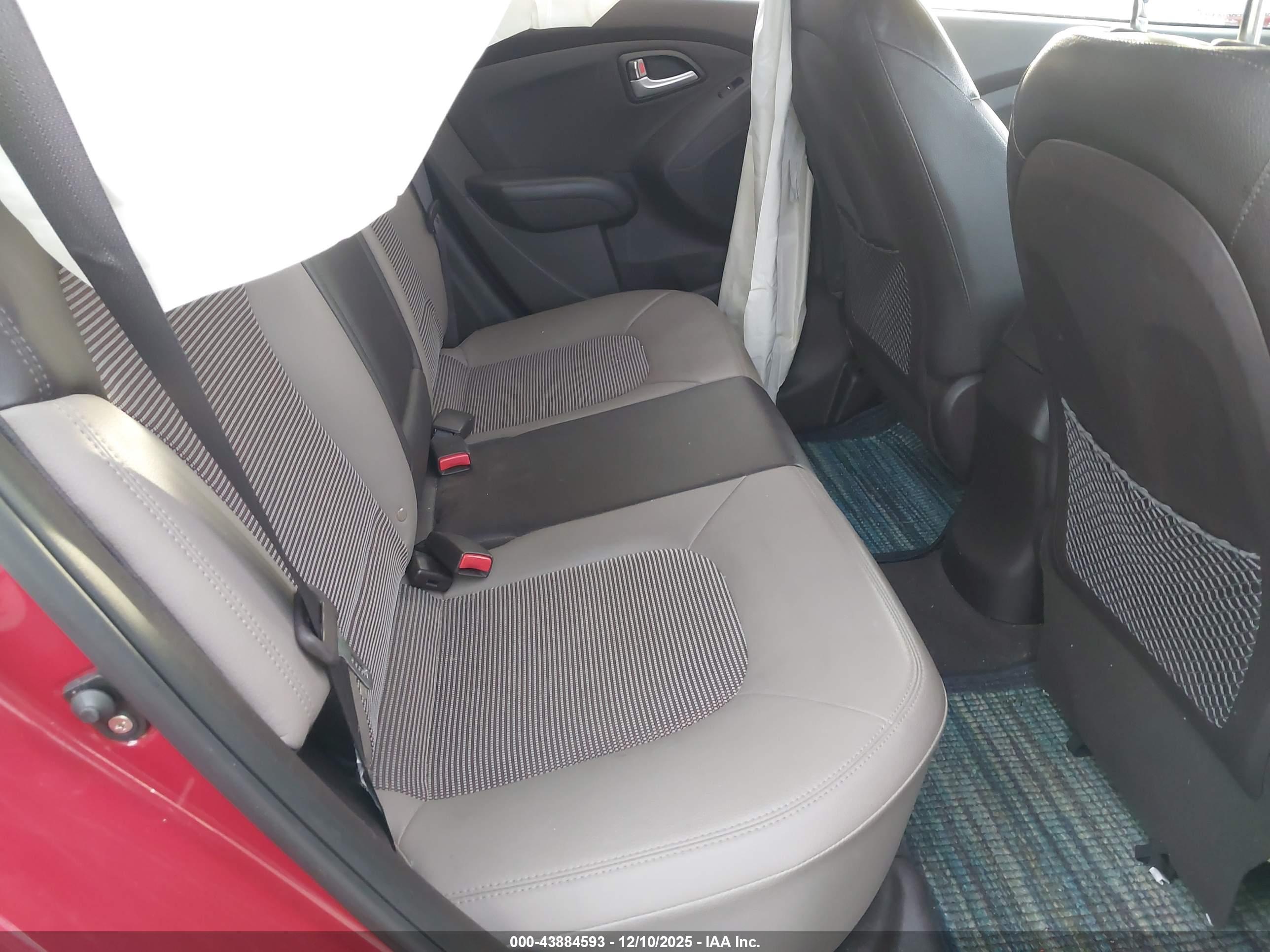 HYUNDAI TUCSON image 8