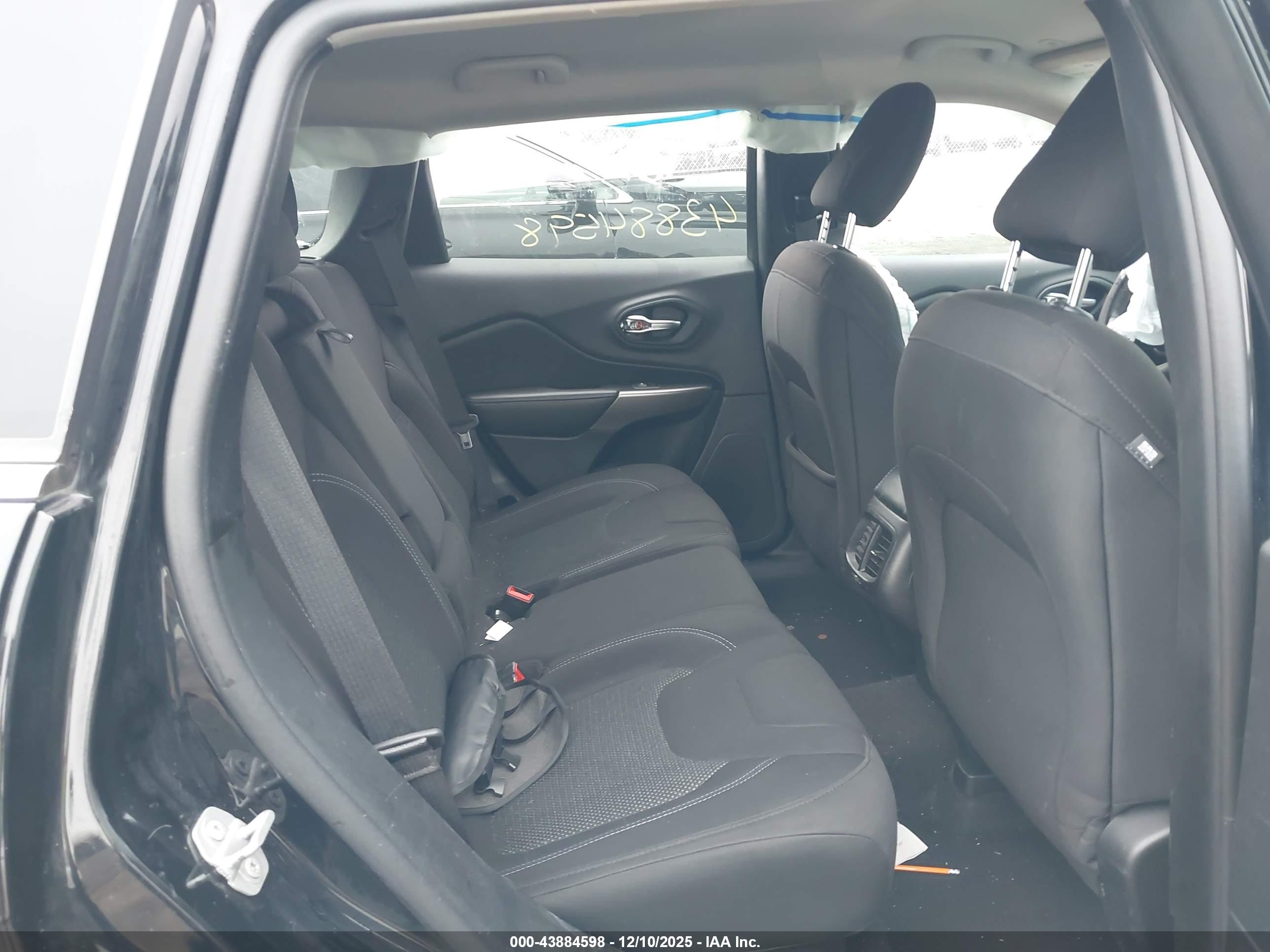 JEEP CHEROKEE image 8