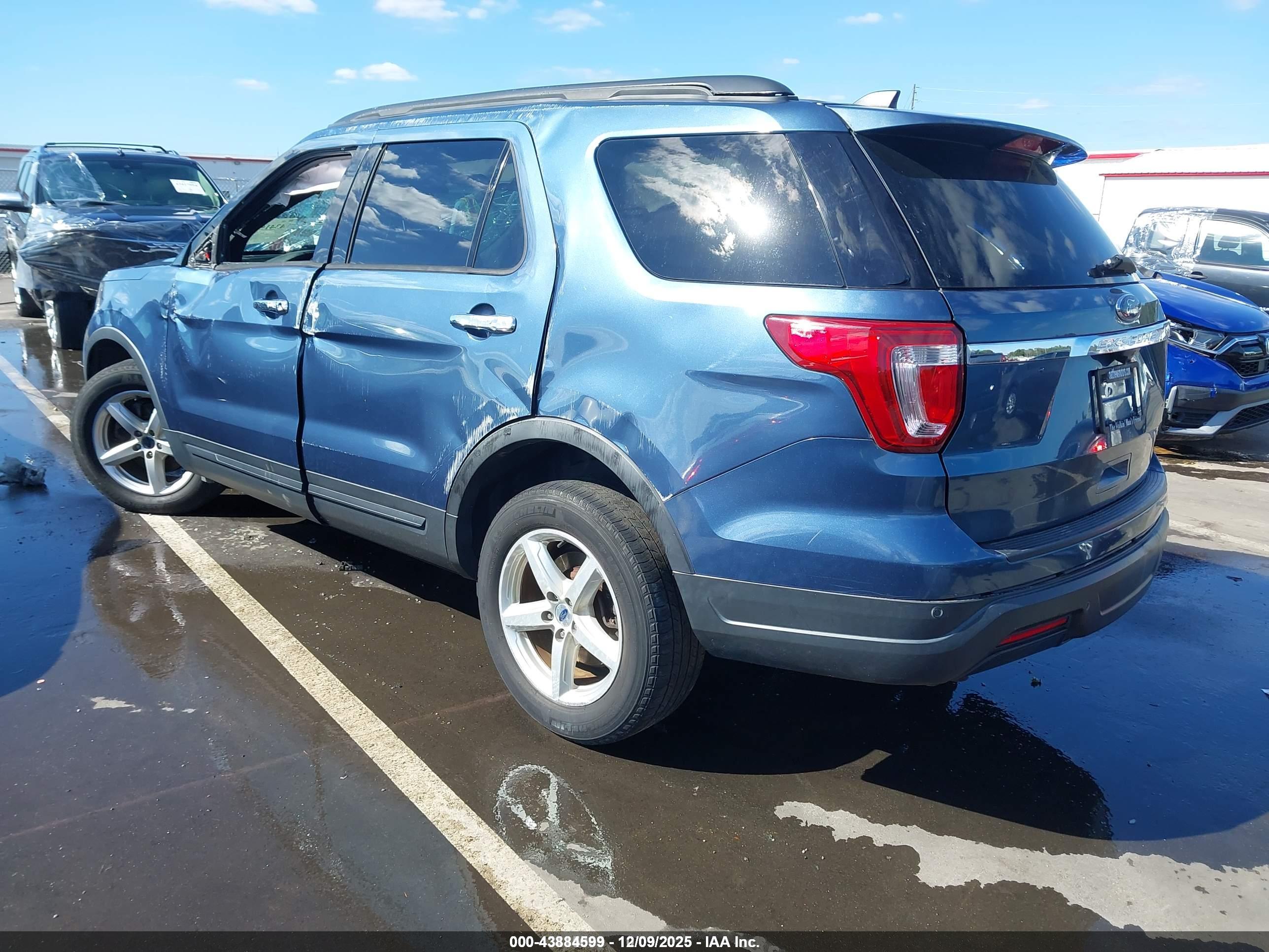 FORD EXPLORER image 3