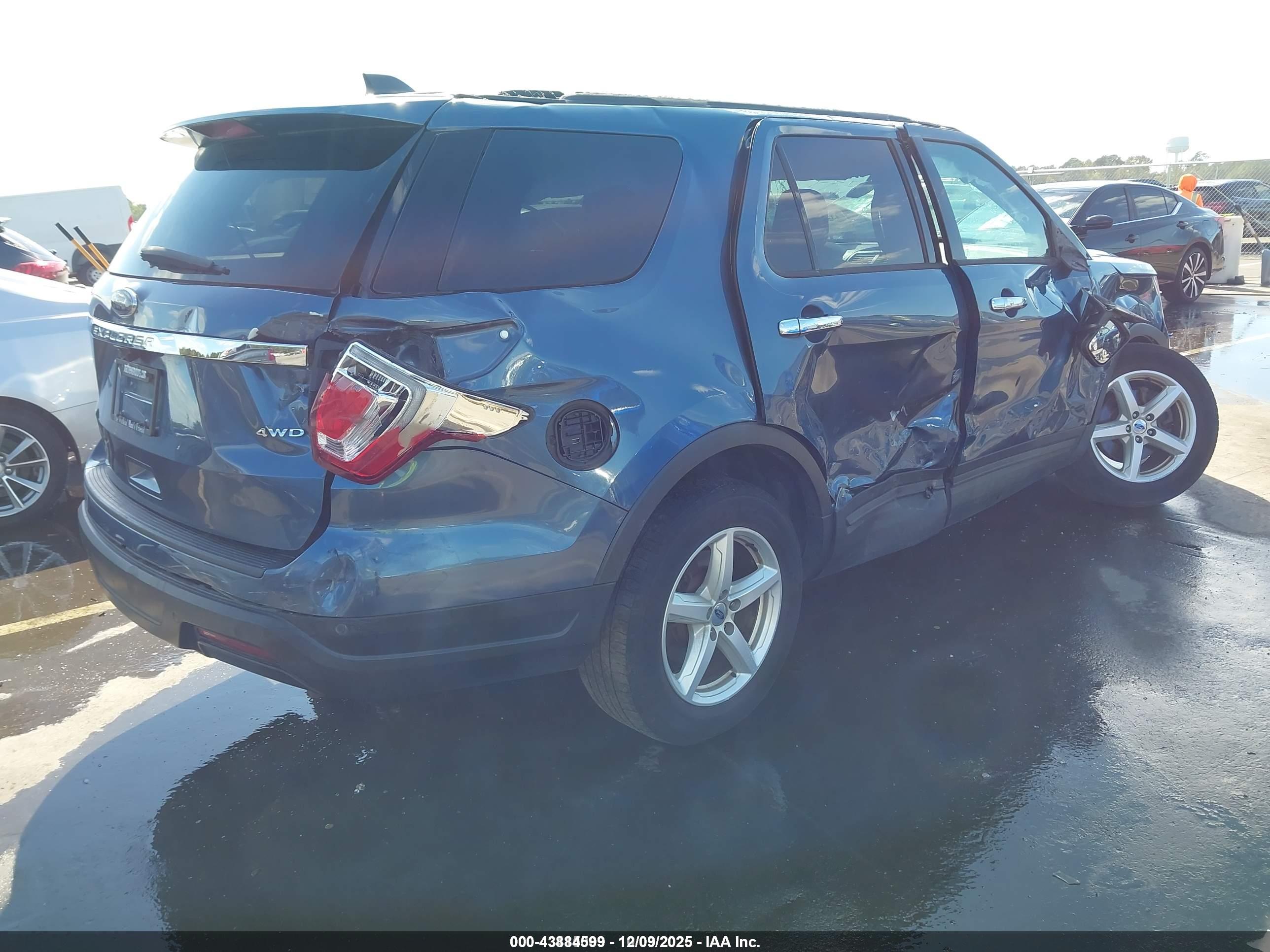 FORD EXPLORER image 4