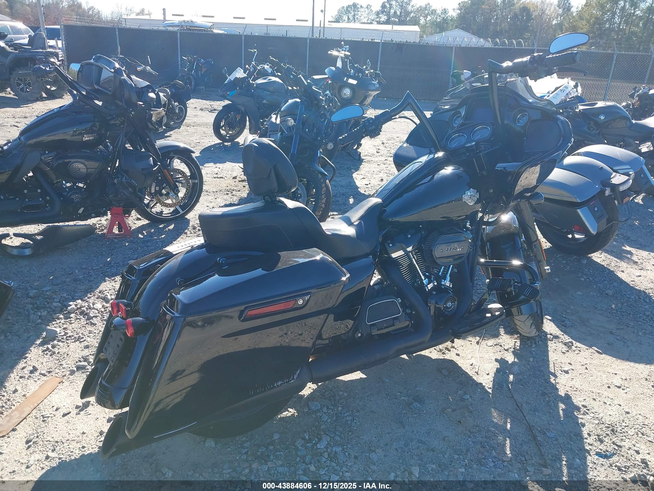 HARLEY-DAVIDSON FLTRXS image 4