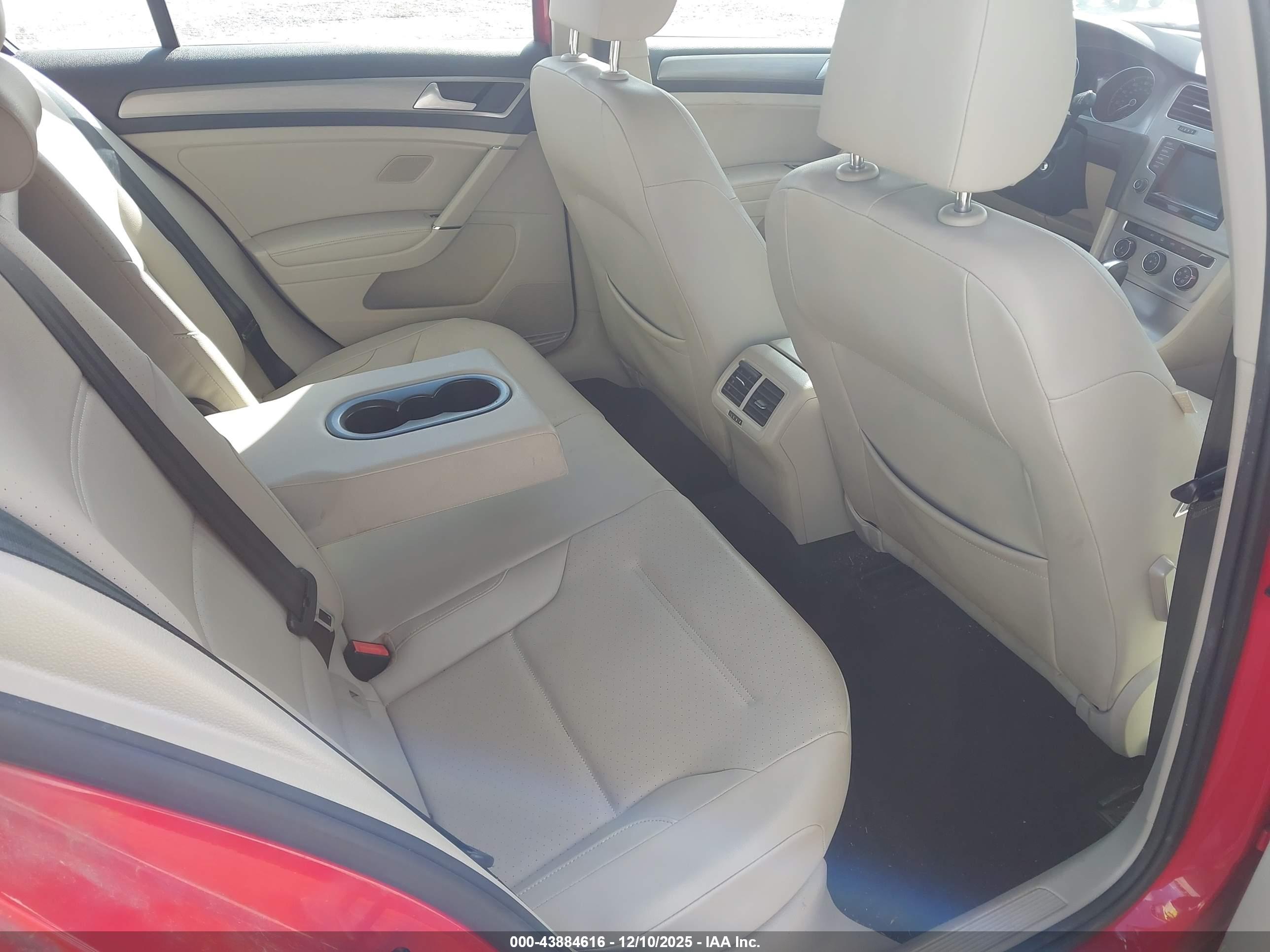 VOLKSWAGEN GOLF image 8