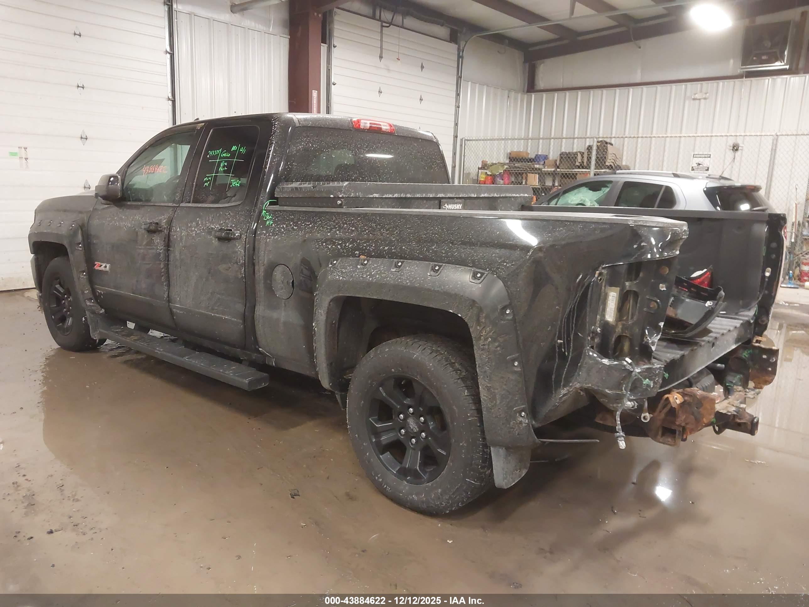 CHEVROLET SILVERADO image 3