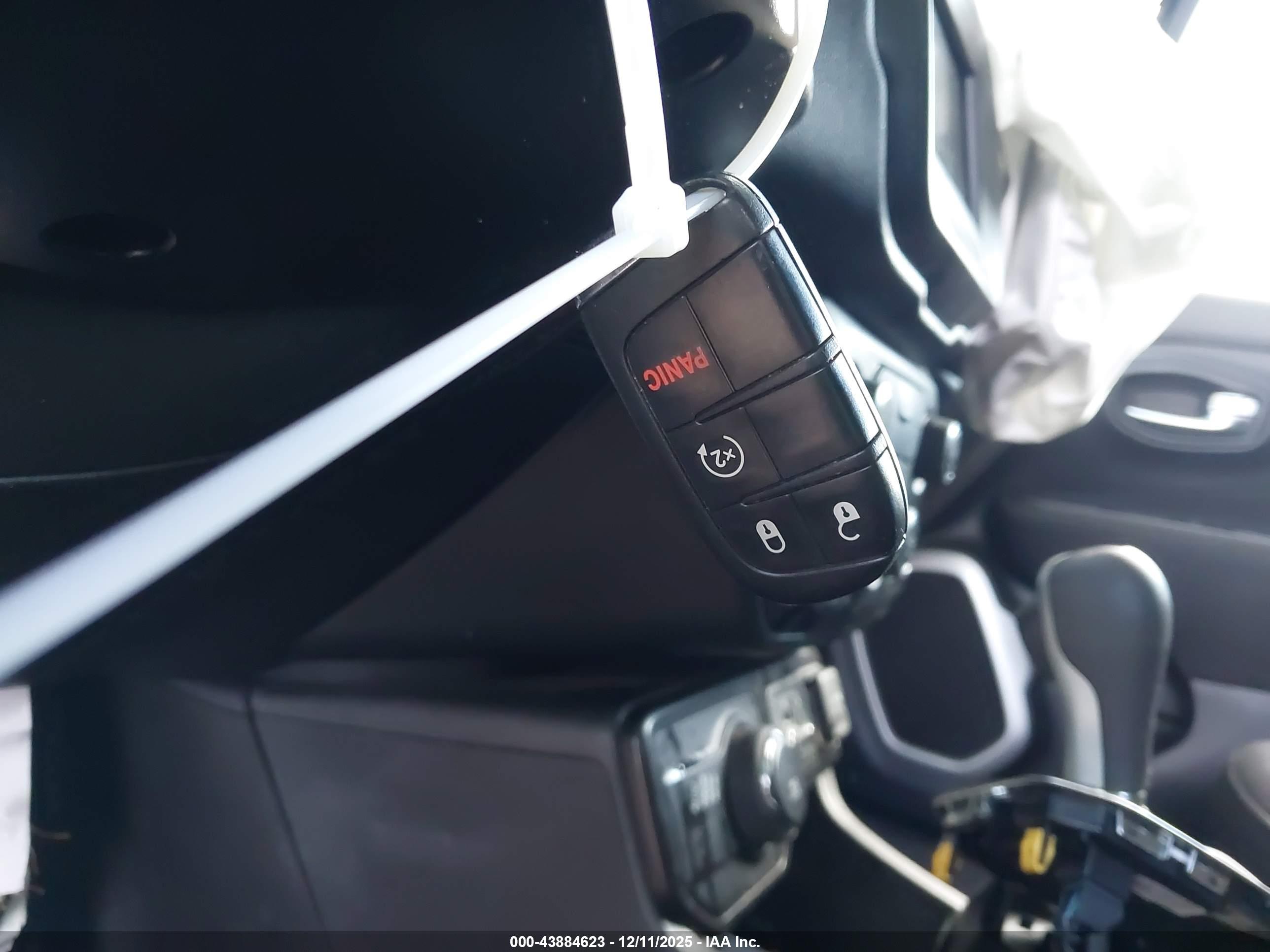 JEEP RENEGADE image 11