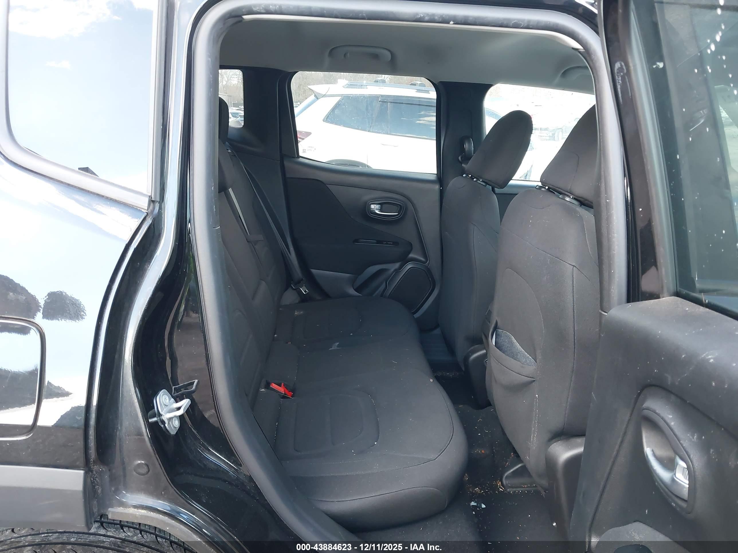 JEEP RENEGADE image 8