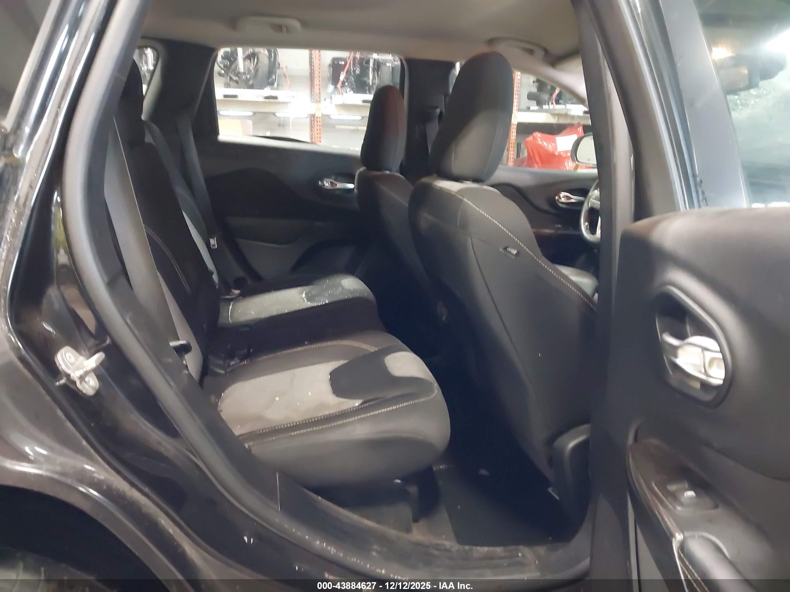 JEEP CHEROKEE image 8