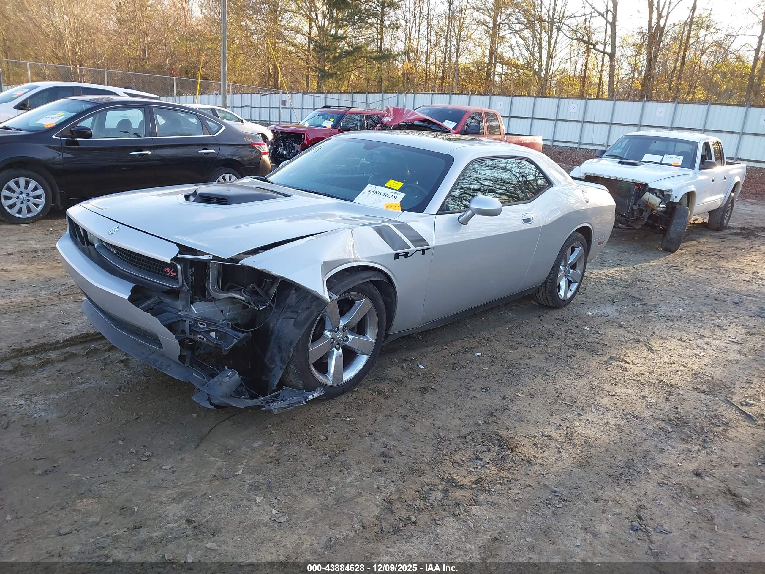 DODGE CHALLENGER image 2