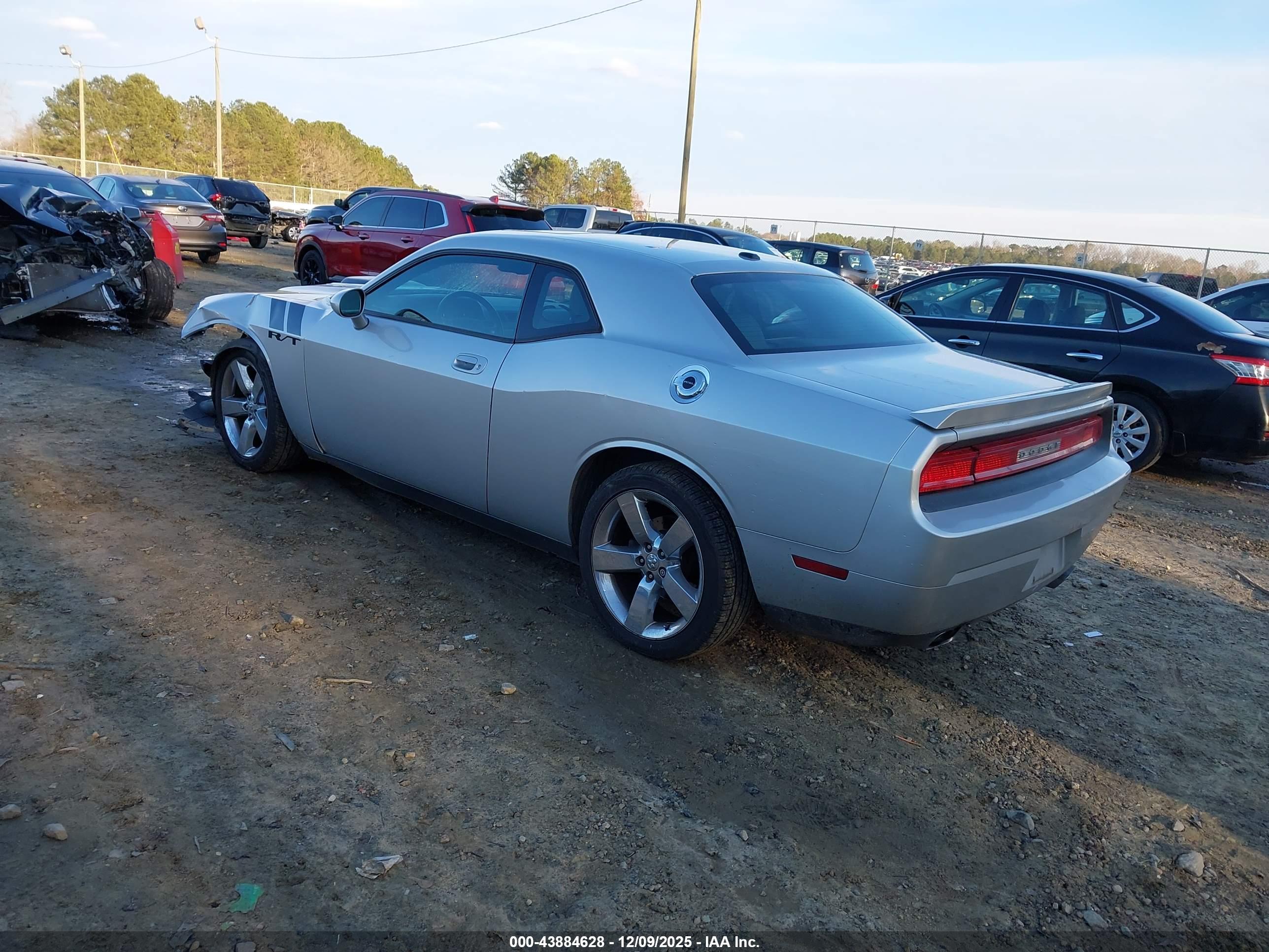 DODGE CHALLENGER image 3