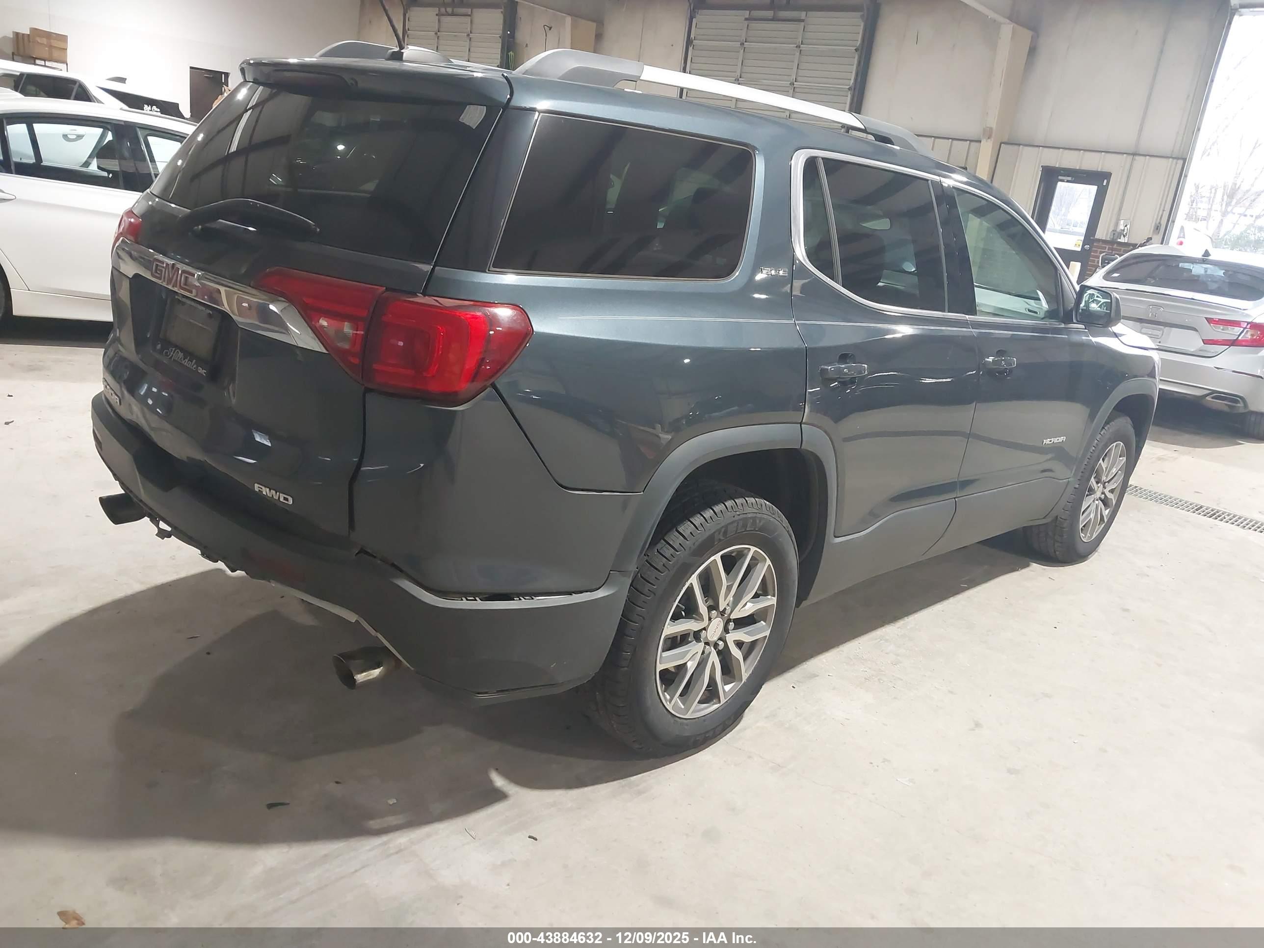 GMC ACADIA image 4