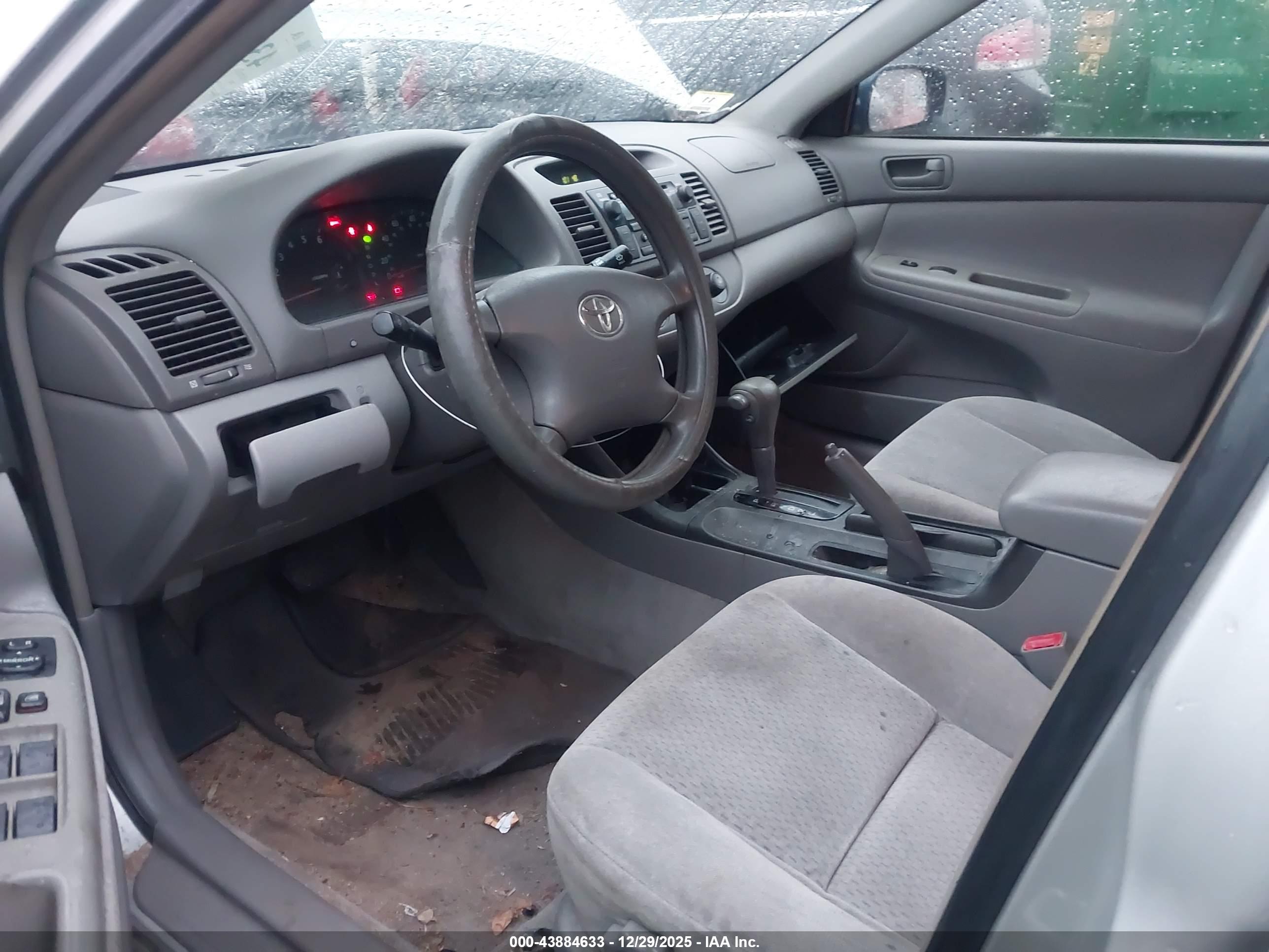 TOYOTA CAMRY image 5