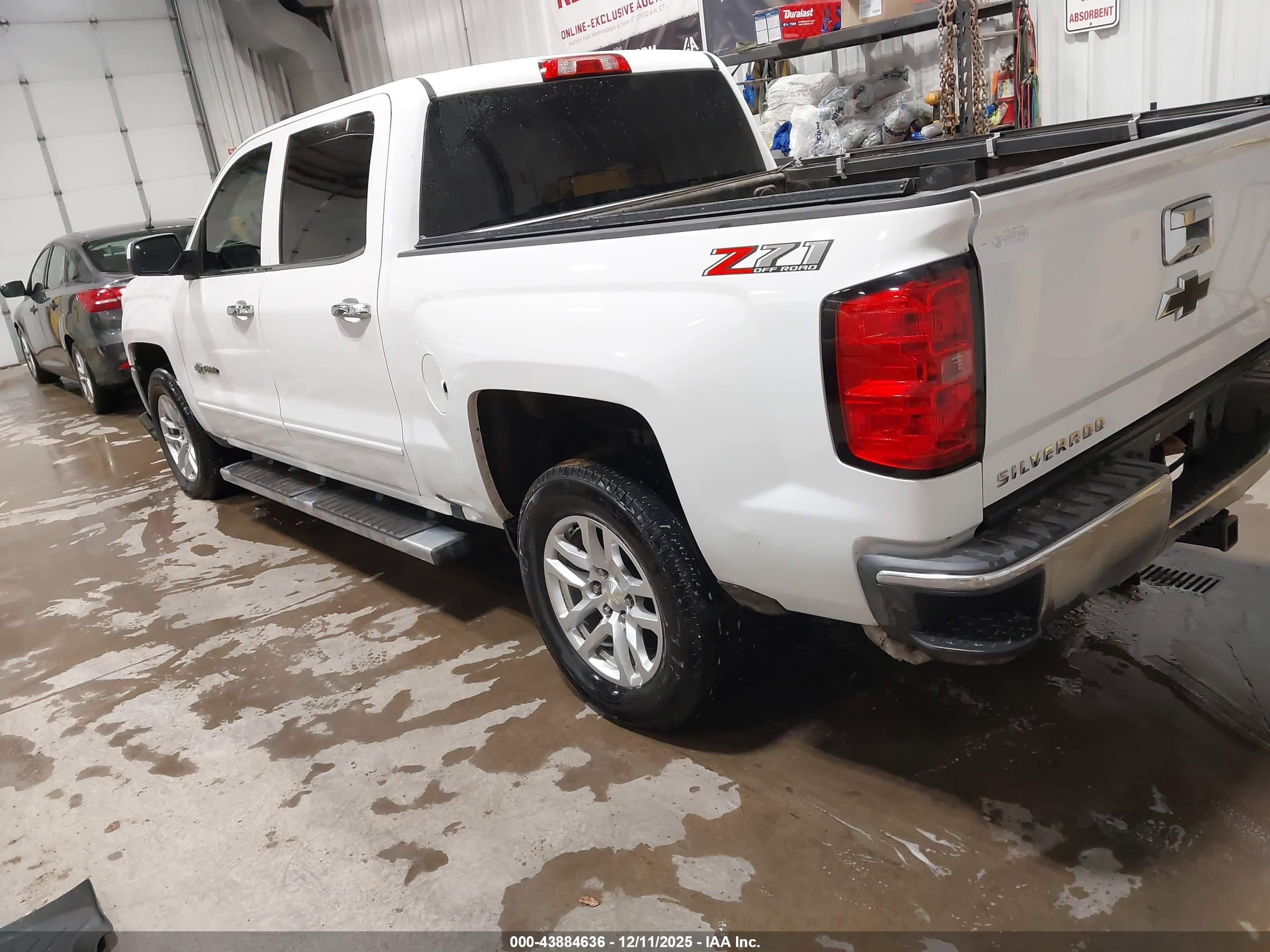 CHEVROLET SILVERADO image 3