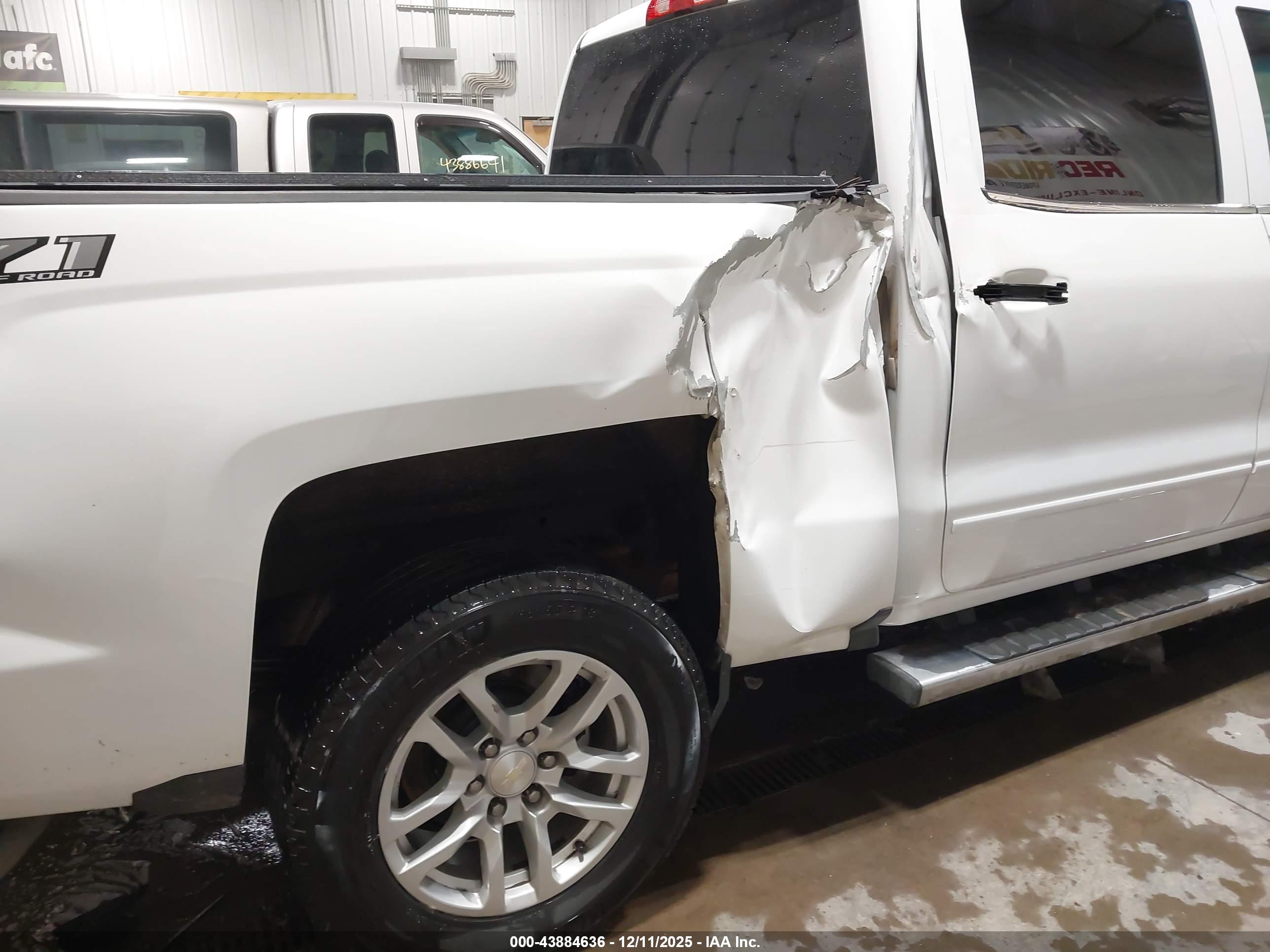 CHEVROLET SILVERADO image 6