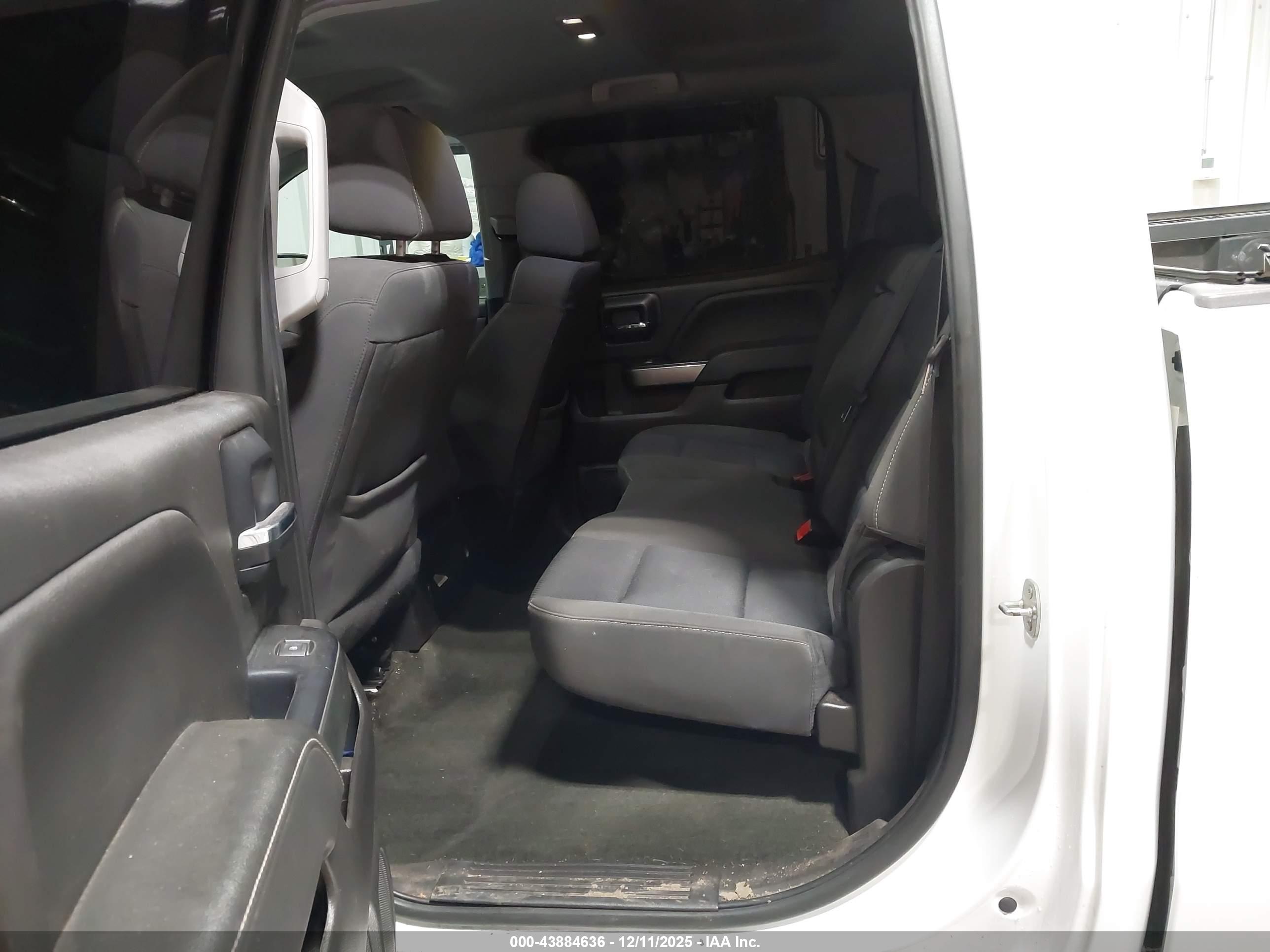 CHEVROLET SILVERADO image 8