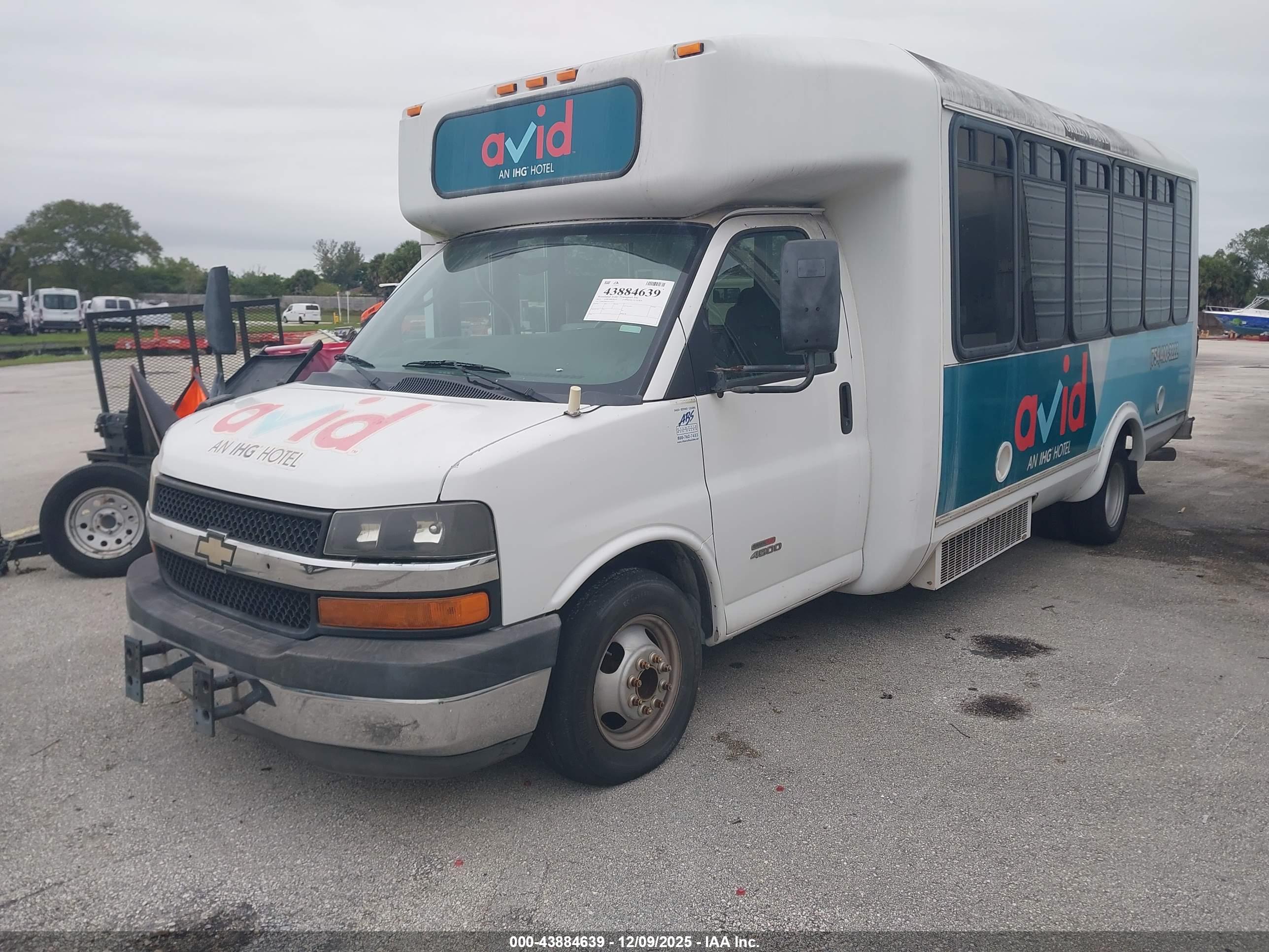 CHEVROLET EXPRESS image 2