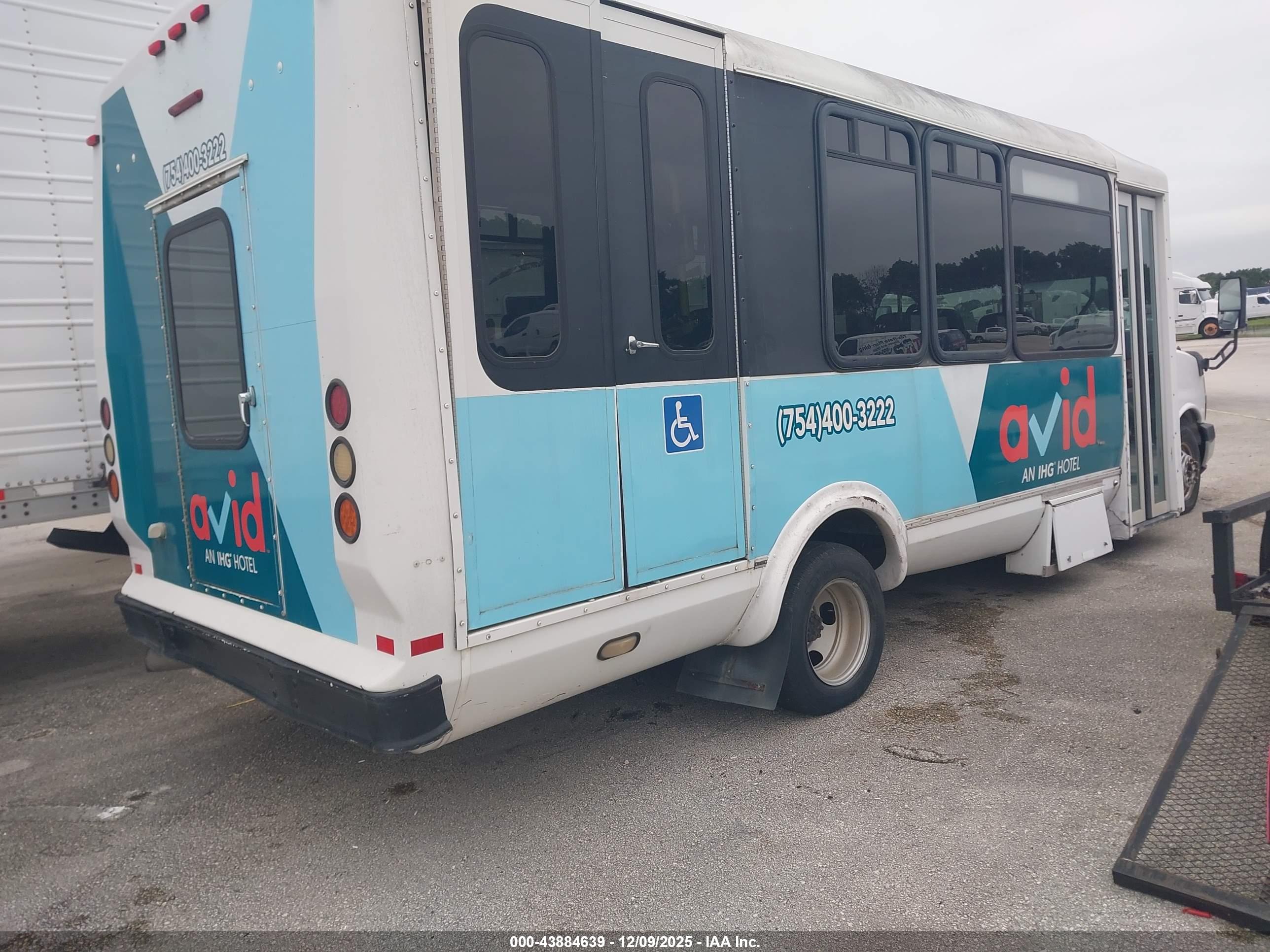 CHEVROLET EXPRESS image 4