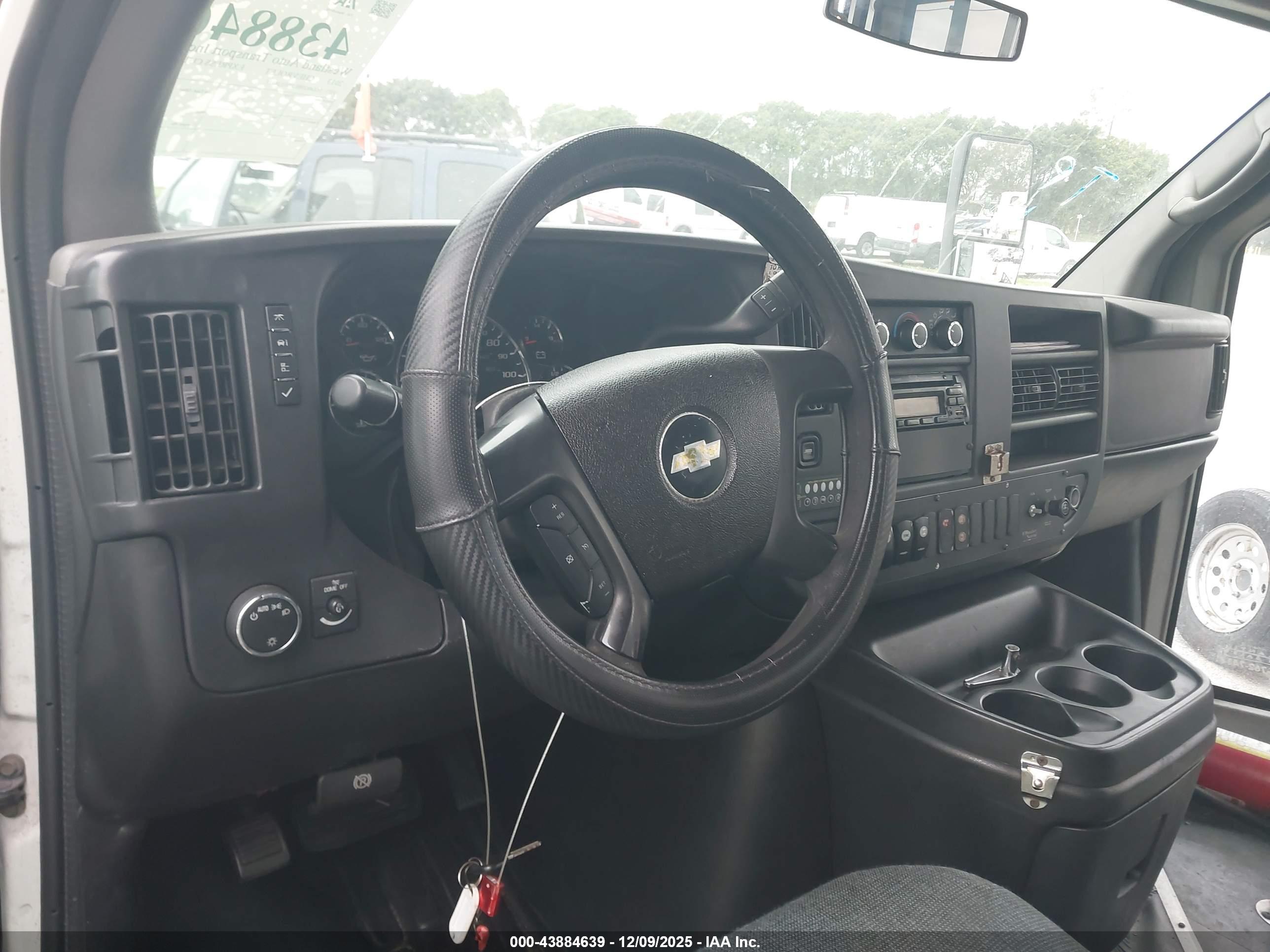 CHEVROLET EXPRESS image 7