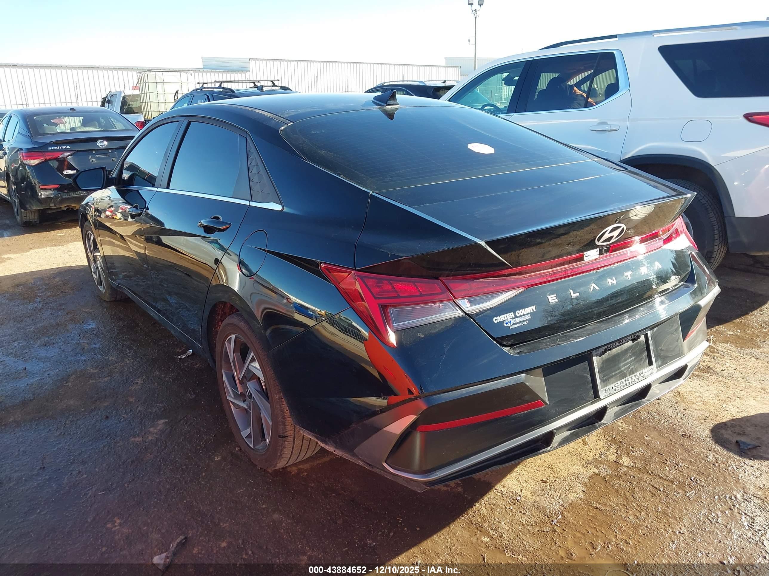 HYUNDAI ELANTRA image 3