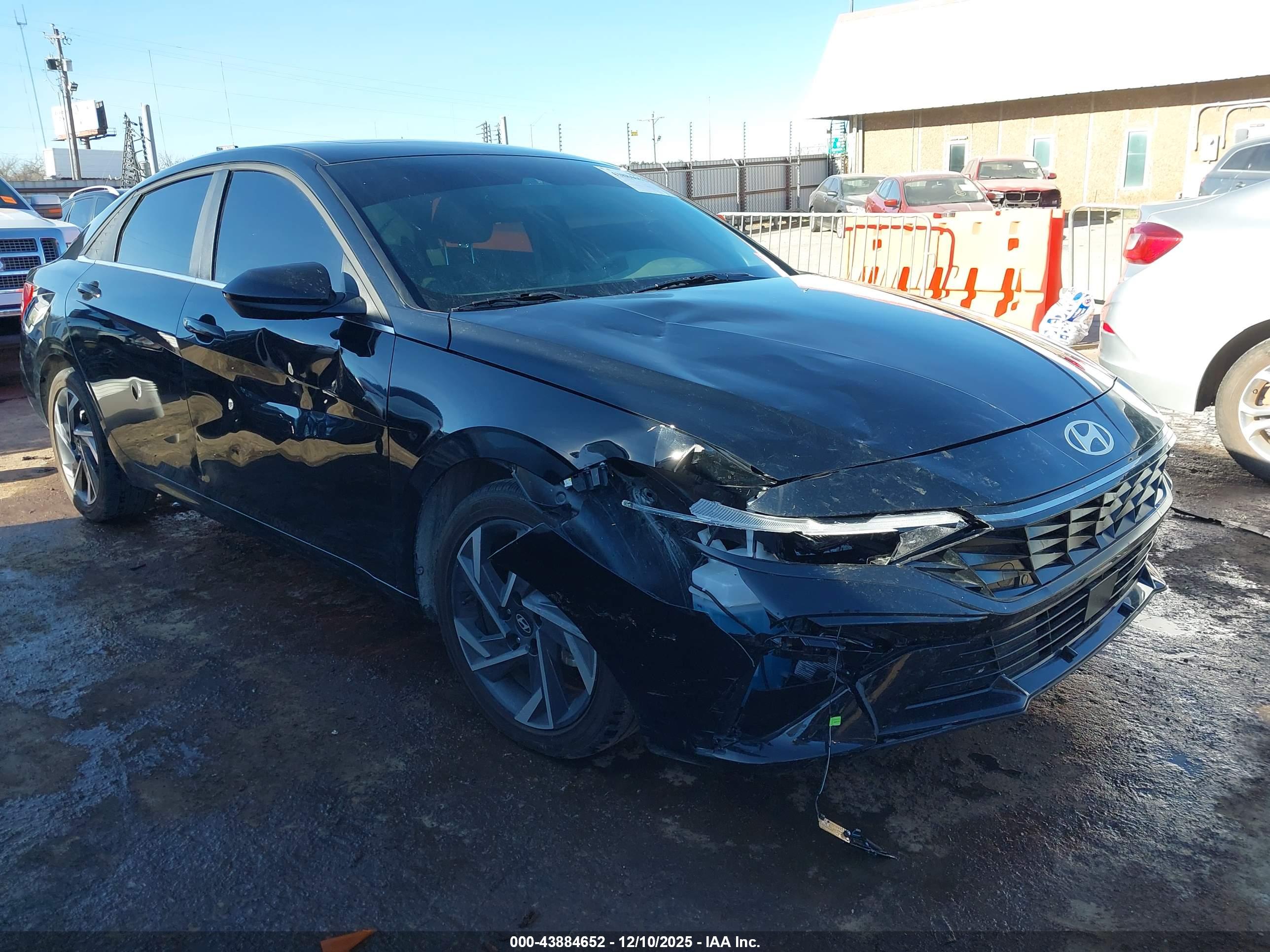 HYUNDAI ELANTRA image 6