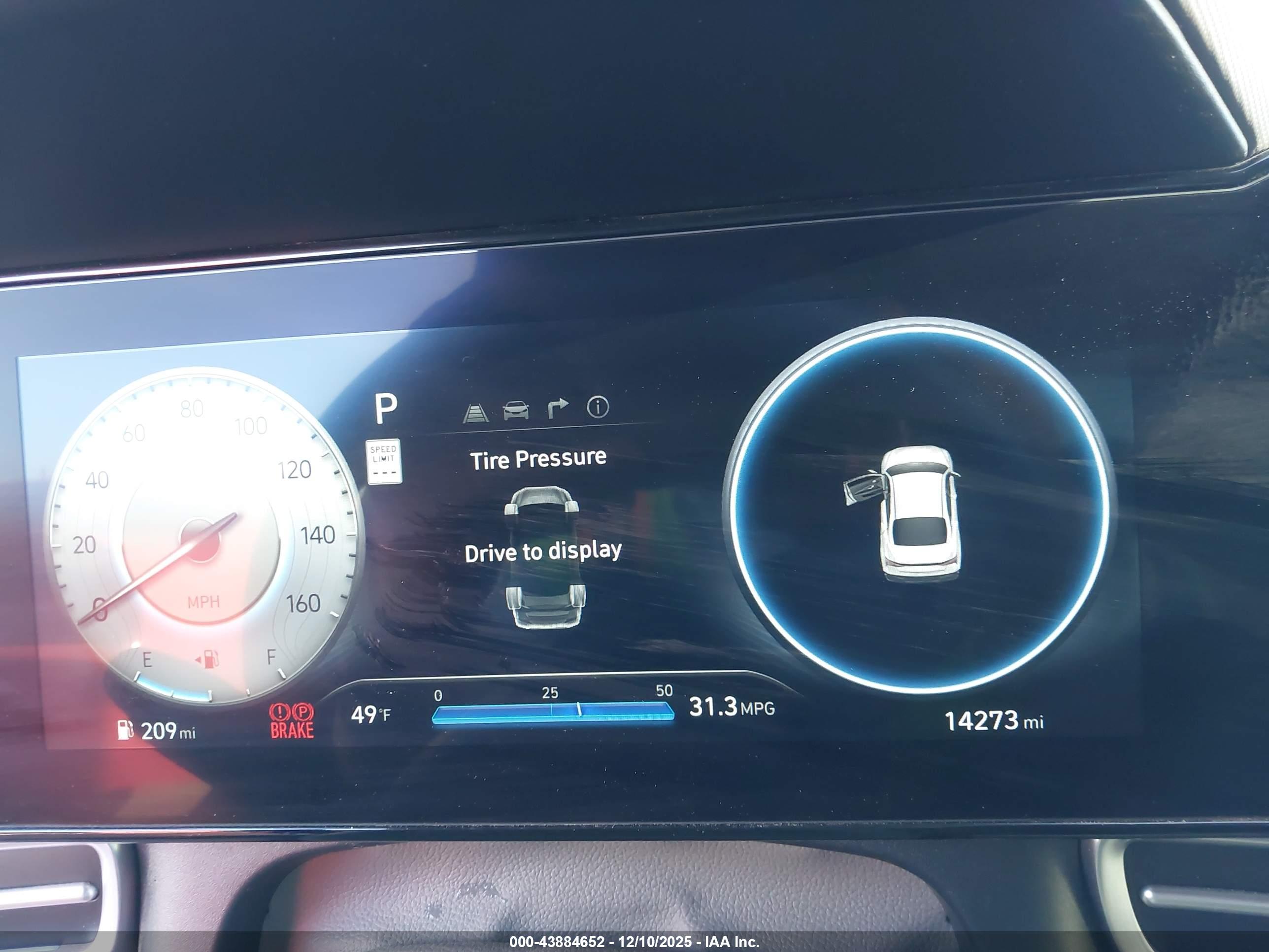 HYUNDAI ELANTRA image 7
