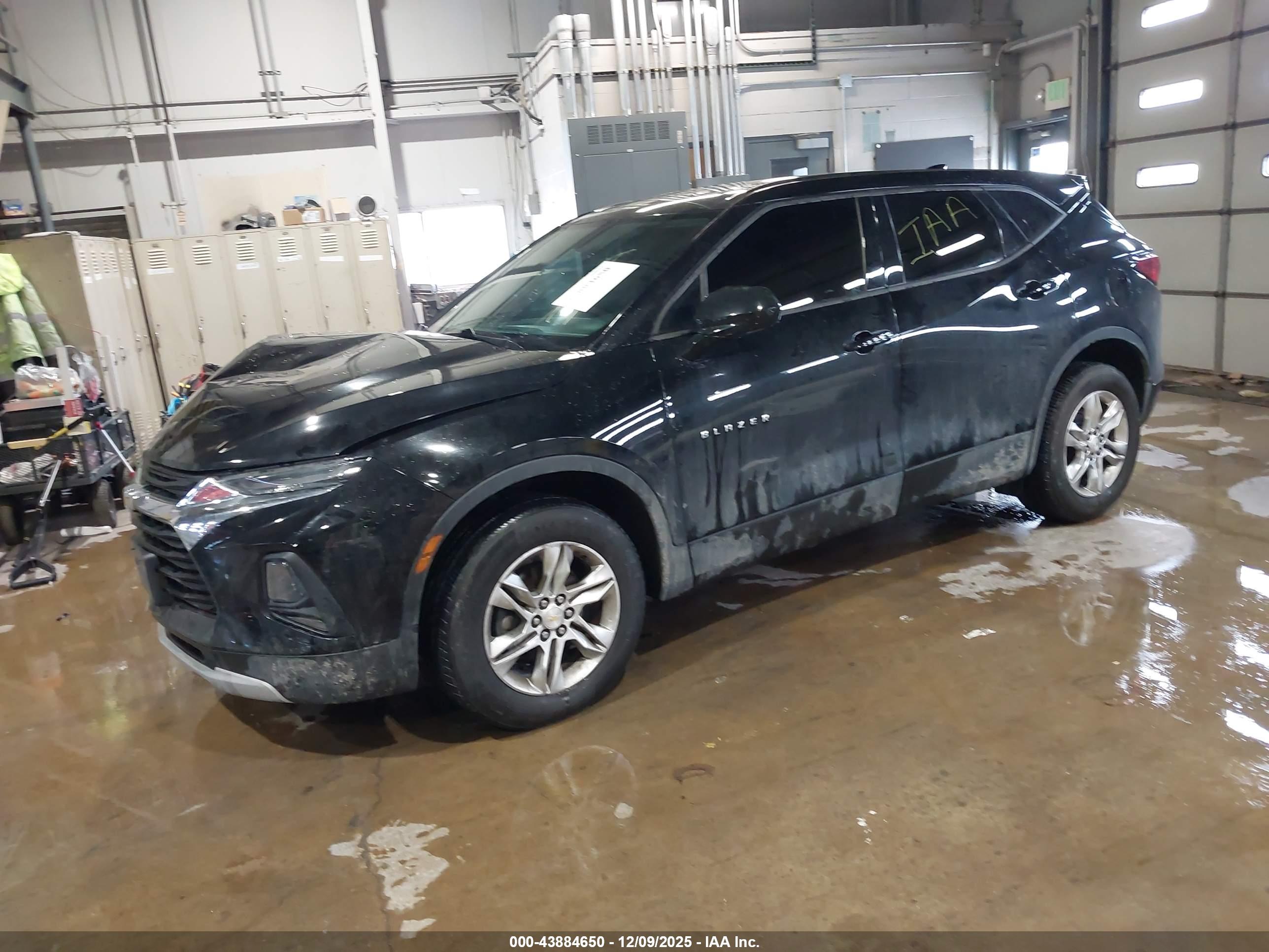 CHEVROLET BLAZER image 2