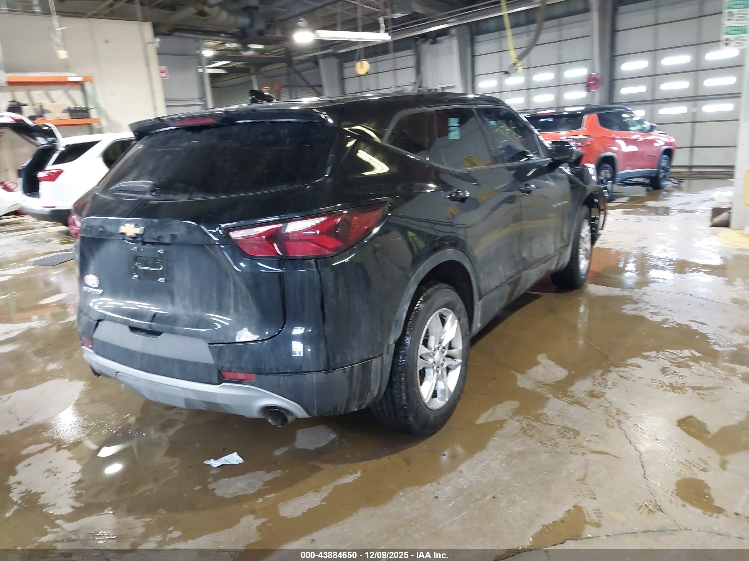 CHEVROLET BLAZER image 4