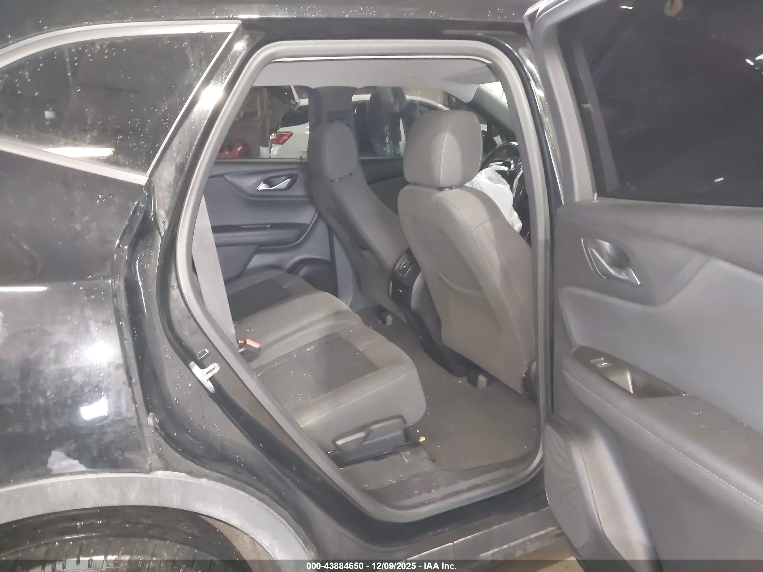 CHEVROLET BLAZER image 8
