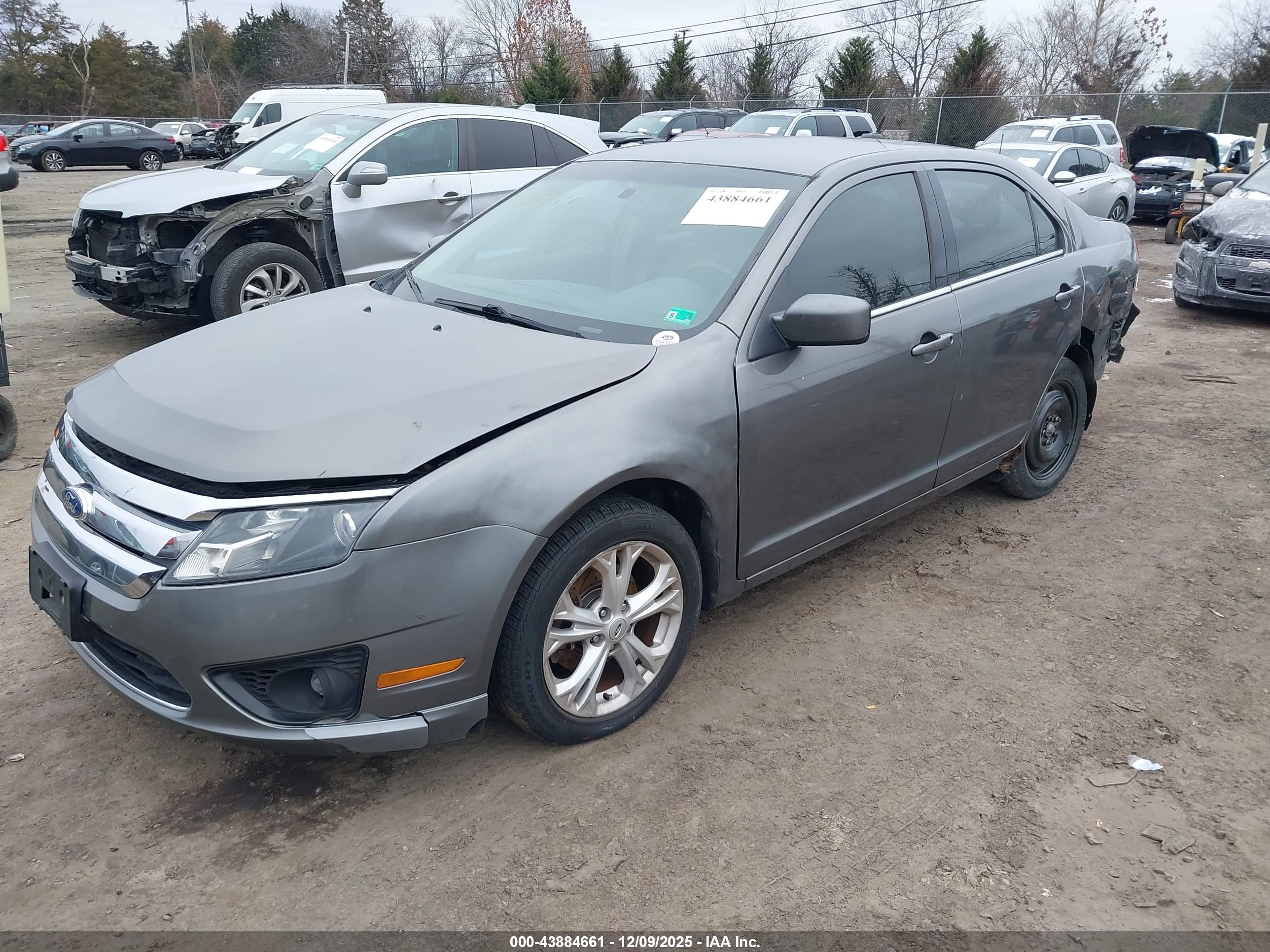 FORD FUSION image 2