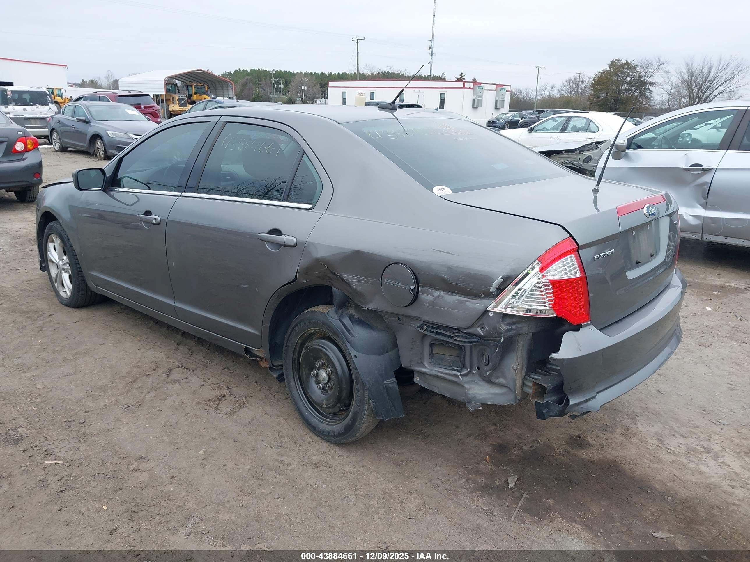 FORD FUSION image 3
