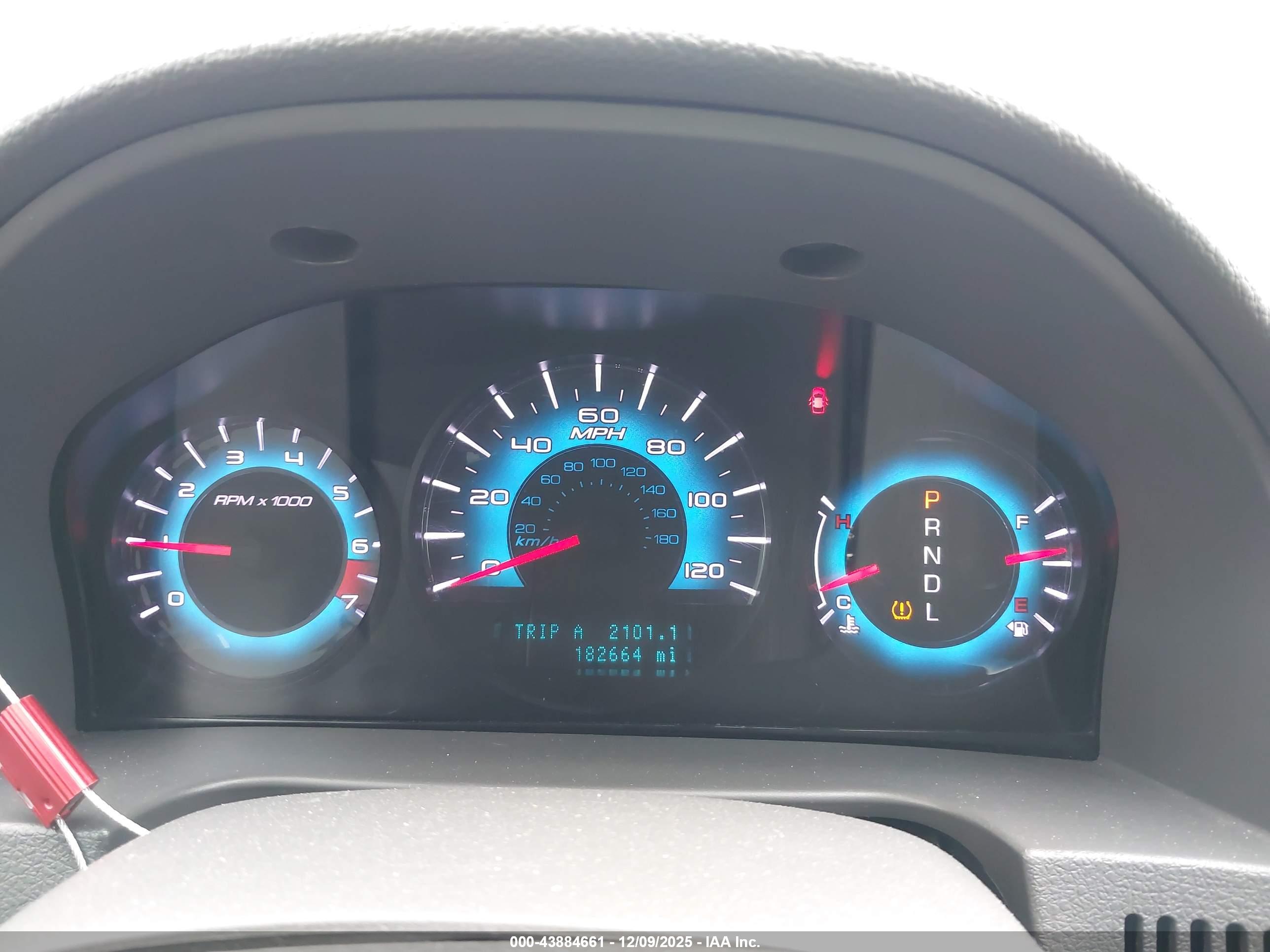 FORD FUSION image 7