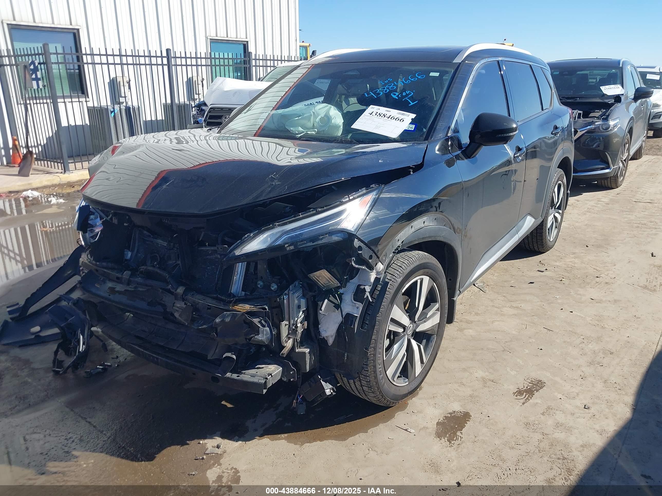 NISSAN ROGUE image 2