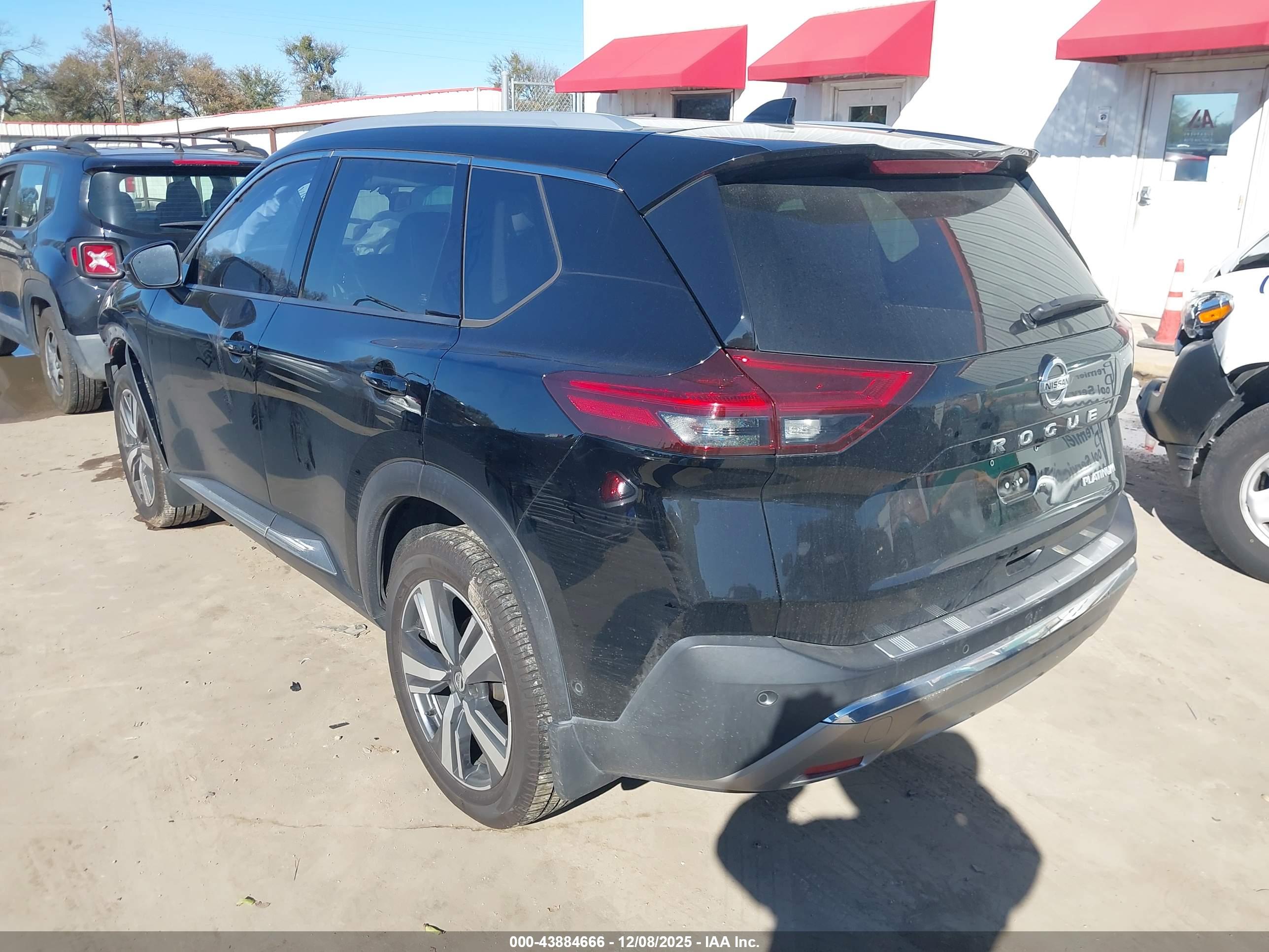 NISSAN ROGUE image 3