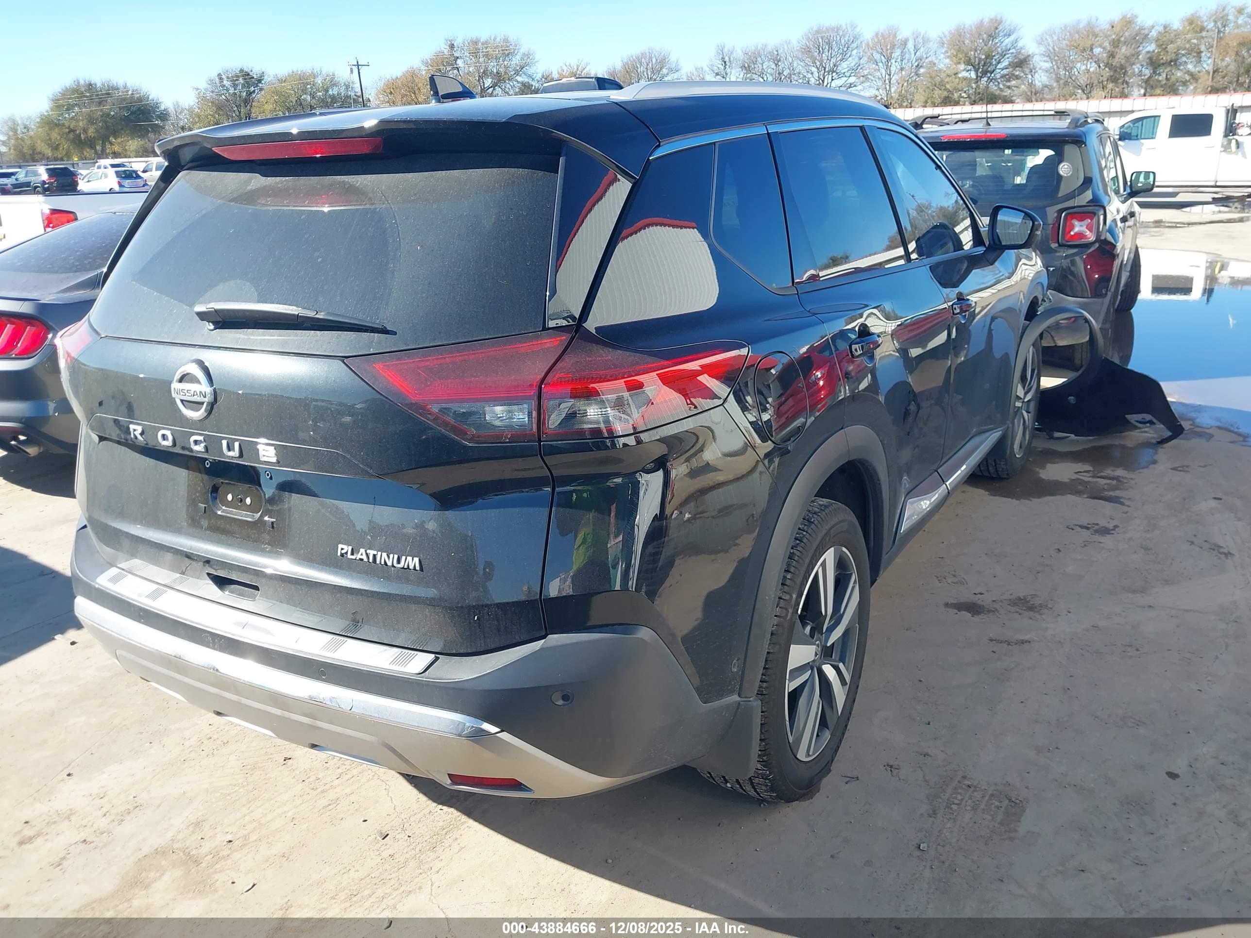 NISSAN ROGUE image 4