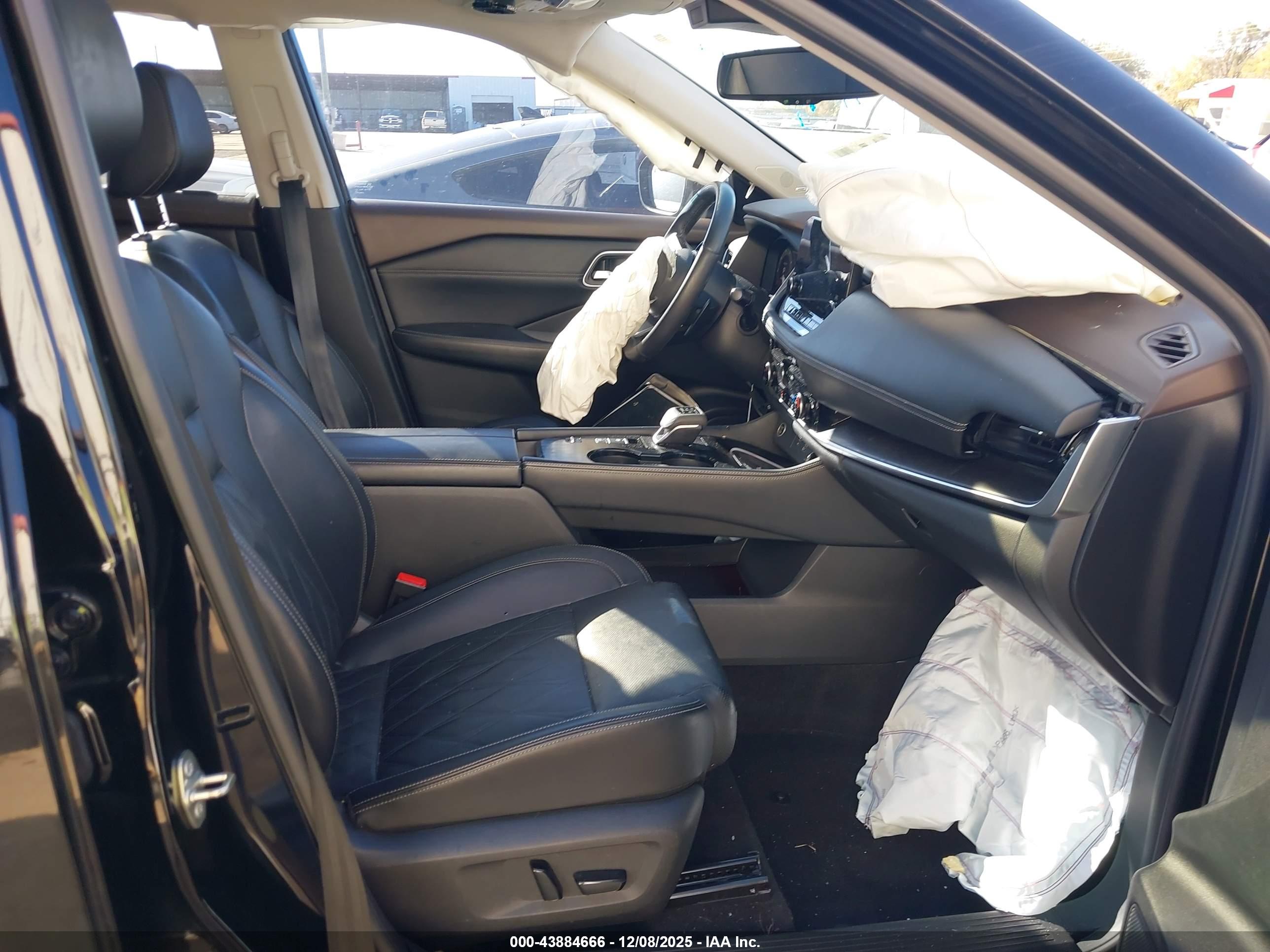 NISSAN ROGUE image 5